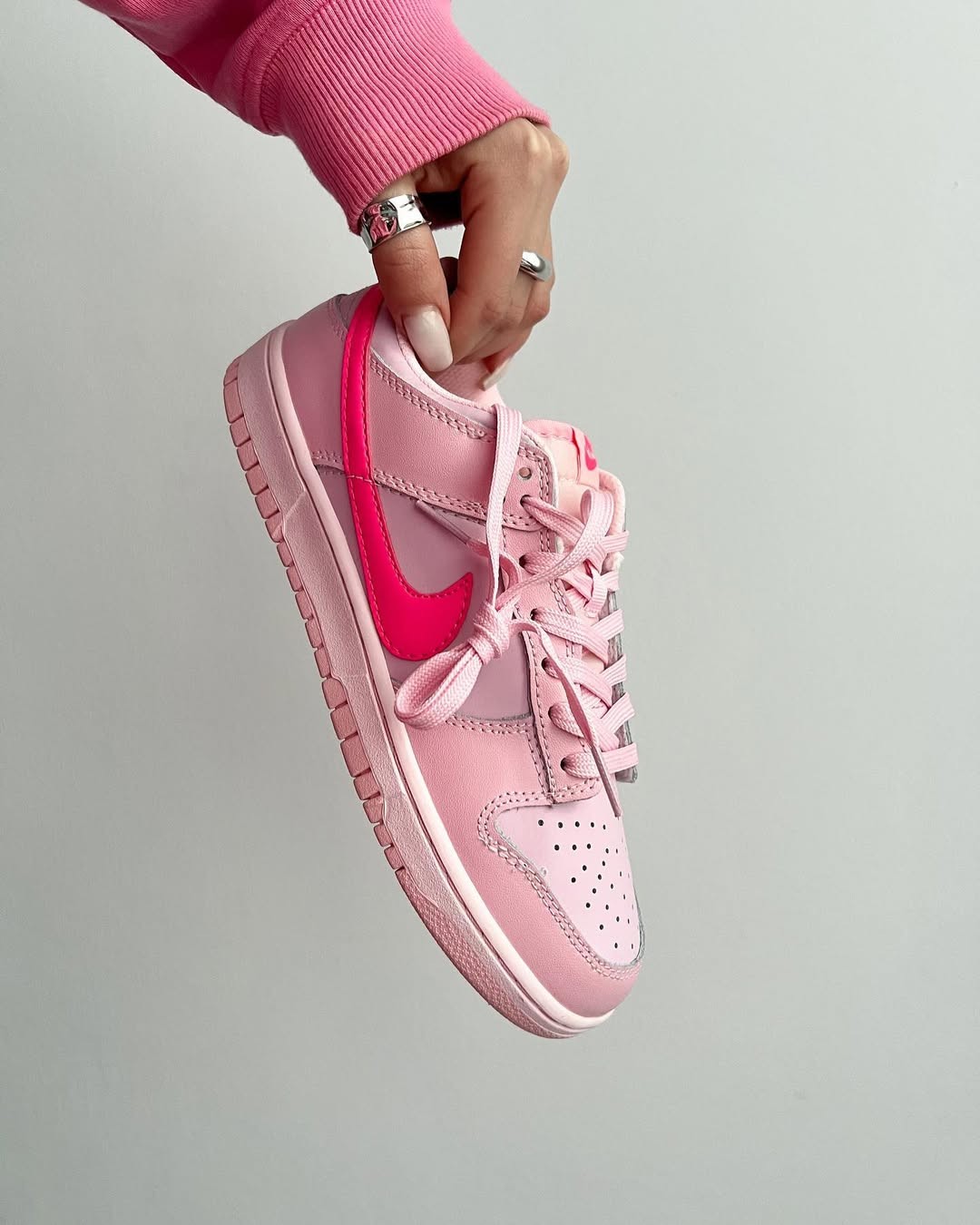 Nike SB Dunk Low Triple Pink