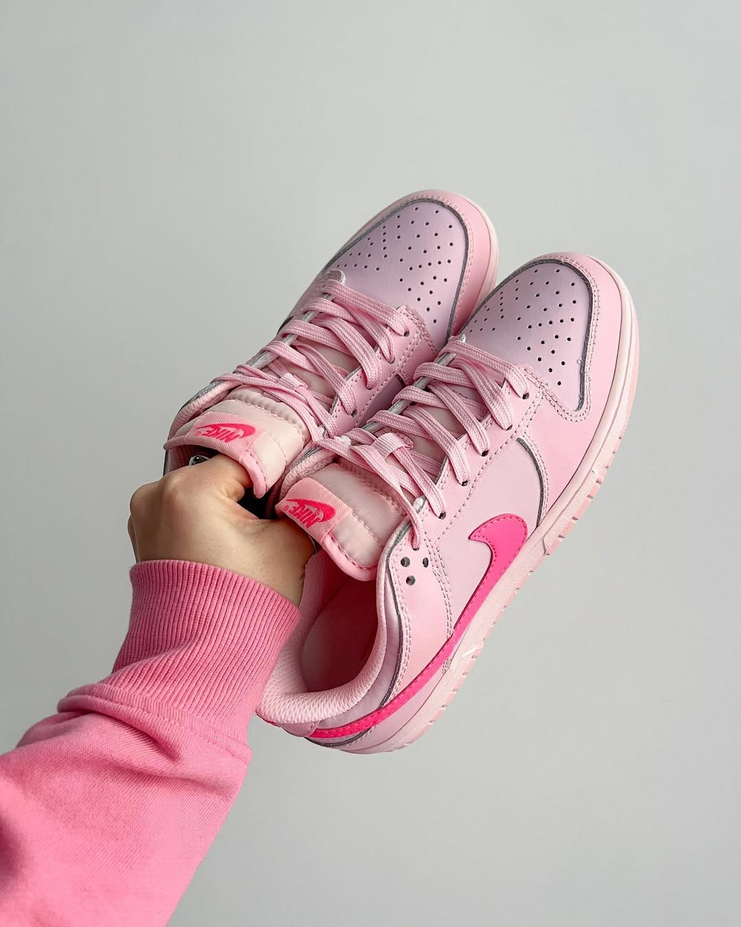 Nike SB Dunk Low Triple Pink