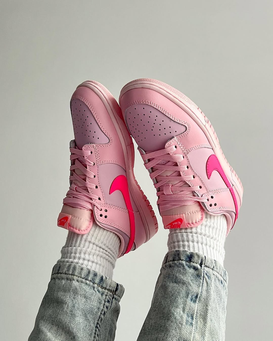 Nike SB Dunk Low Triple Pink