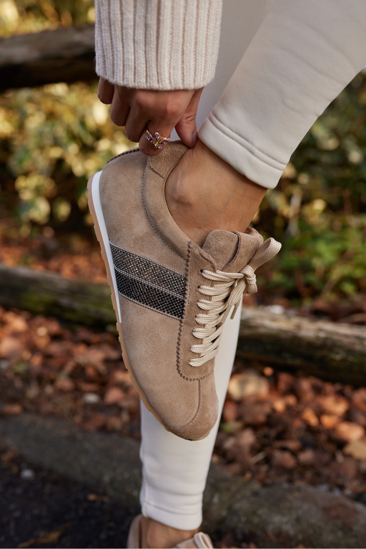 TELLA KADIN BEJ GERCEK SUET BAGCIKLI TAŞLİ SNEAKER