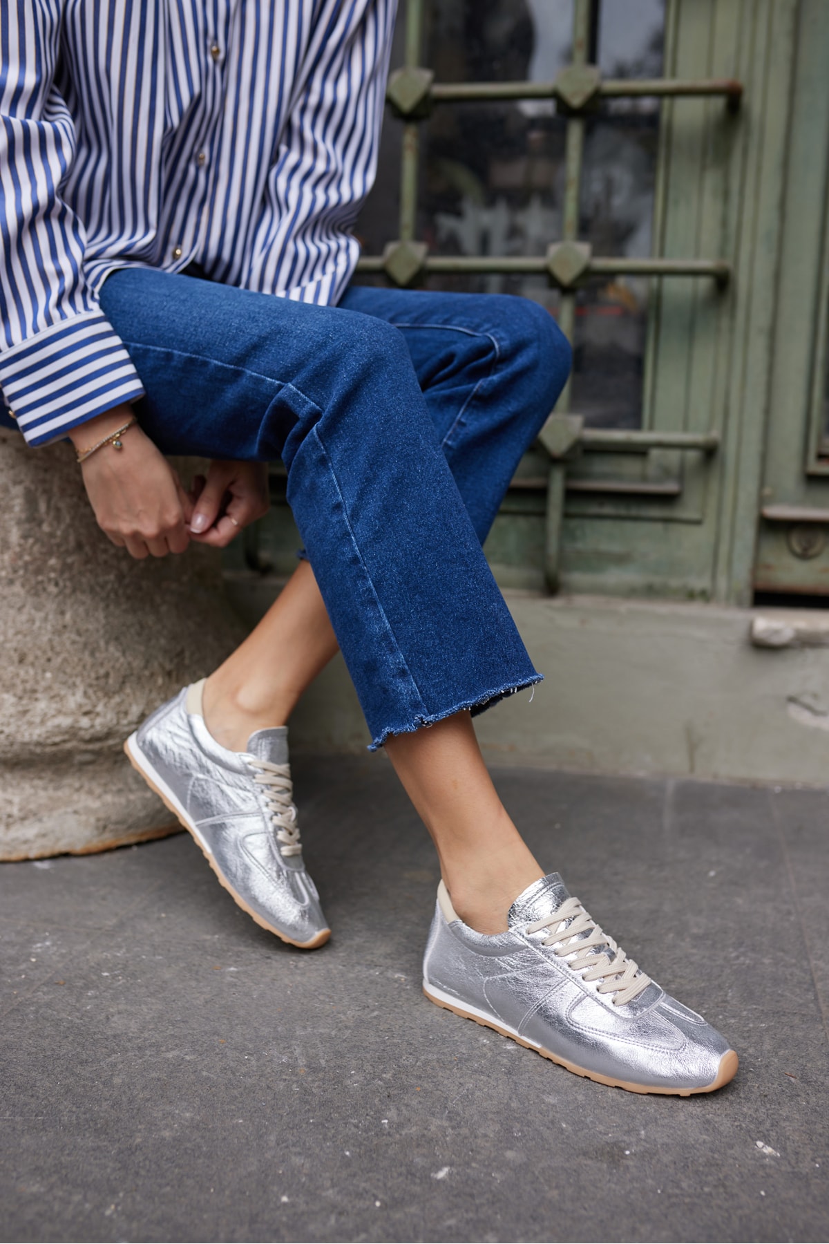 TORES KADIN ALTIN DORE GERCEK DERİ BAGCIKLI SNEAKER - gumus