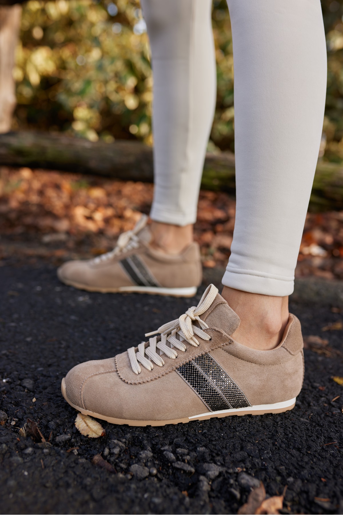 TELLA KADIN BEJ GERCEK SUET BAGCIKLI TAŞLİ SNEAKER