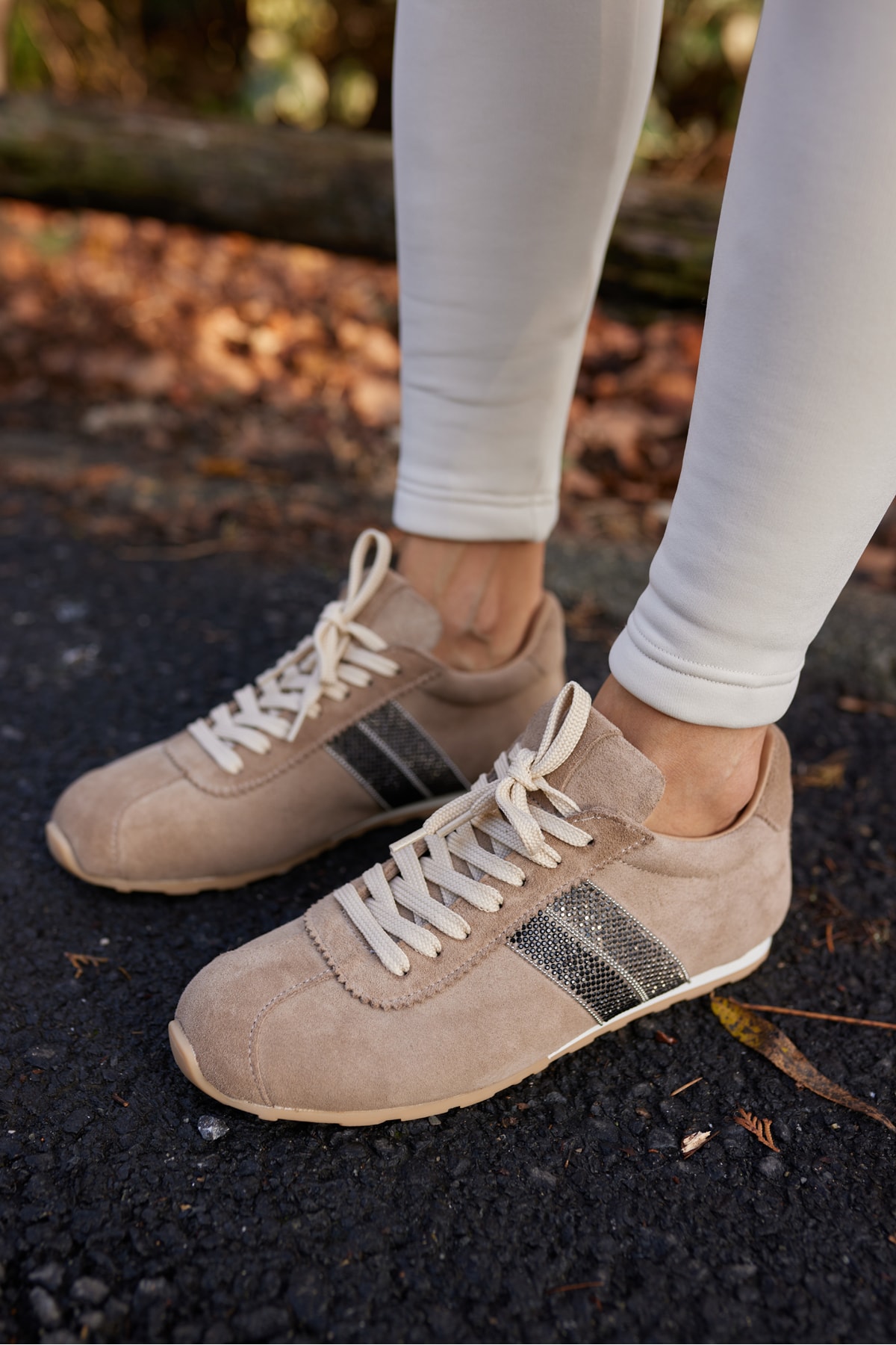 TELLA KADIN BEJ GERCEK SUET BAGCIKLI TAŞLİ SNEAKER