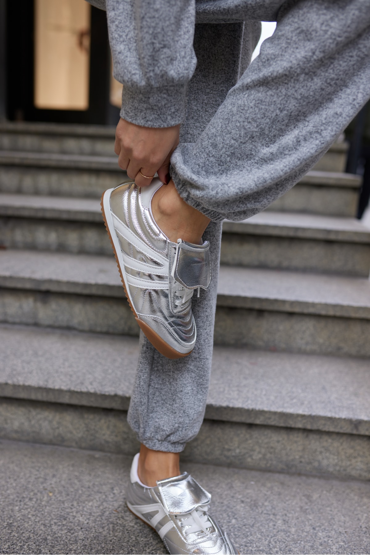 EDUARD KADIN GUMUS DIKISLI BAGCIKLIN SNEAKER