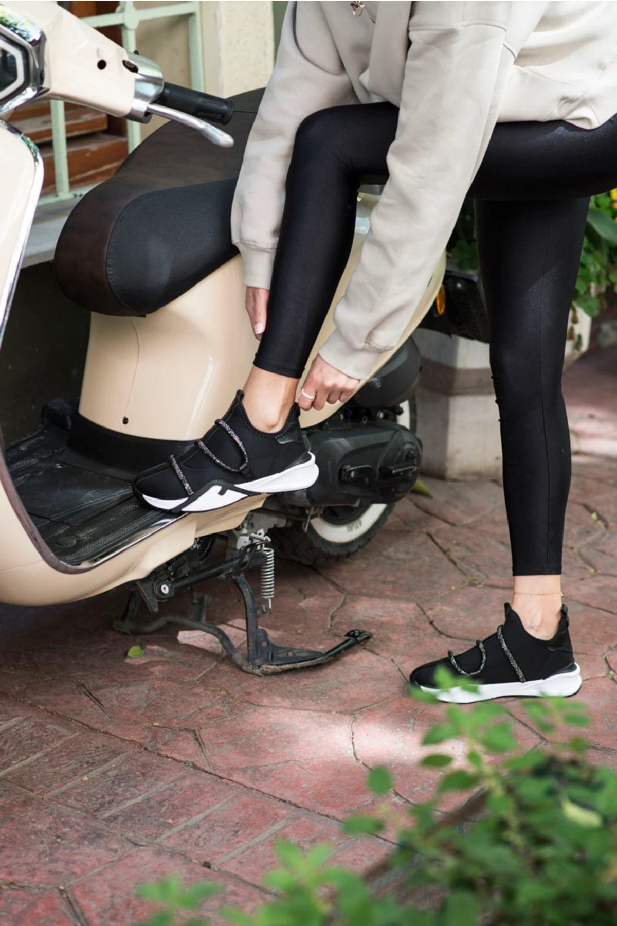 Elen Kadin Bej Taş Detay Trıko Sneaker