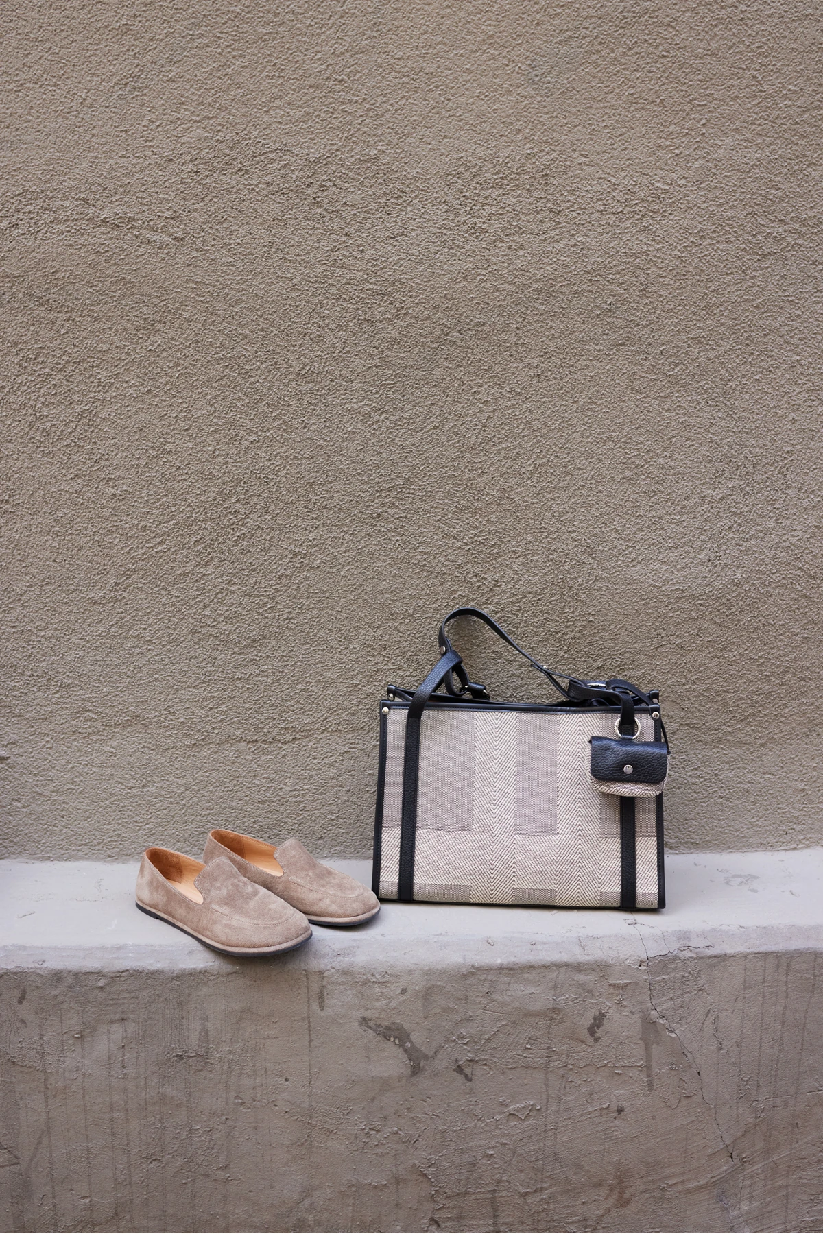 FLOFY KADIN GRİ SİYAH KUMAŞ İTHAL OMUZ ÇANTA