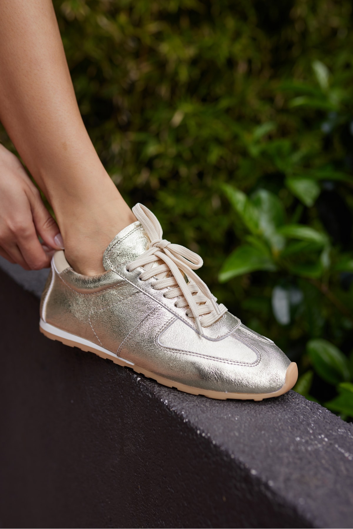 TORES KADIN ALTIN DORE GERCEK DERİ BAGCIKLI SNEAKER