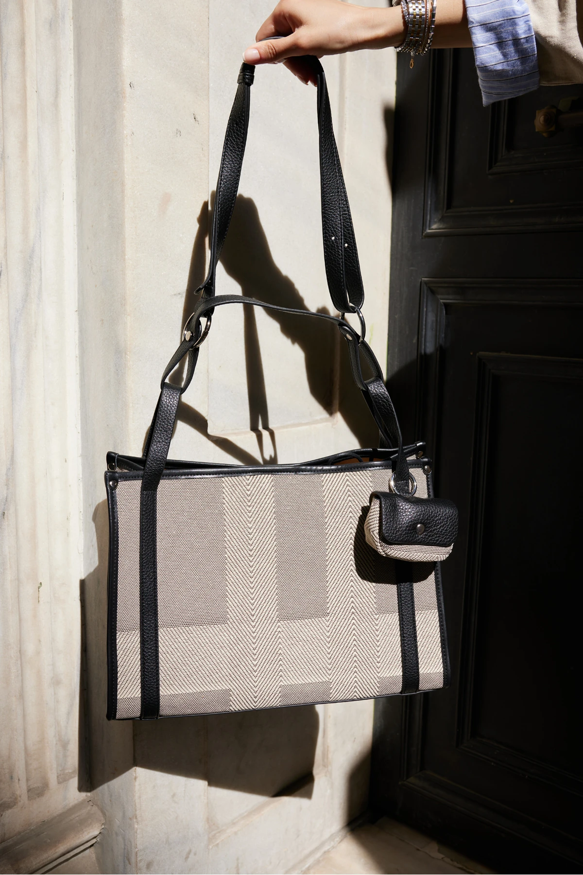 FLOFY KADIN GRİ SİYAH KUMAŞ İTHAL OMUZ ÇANTA