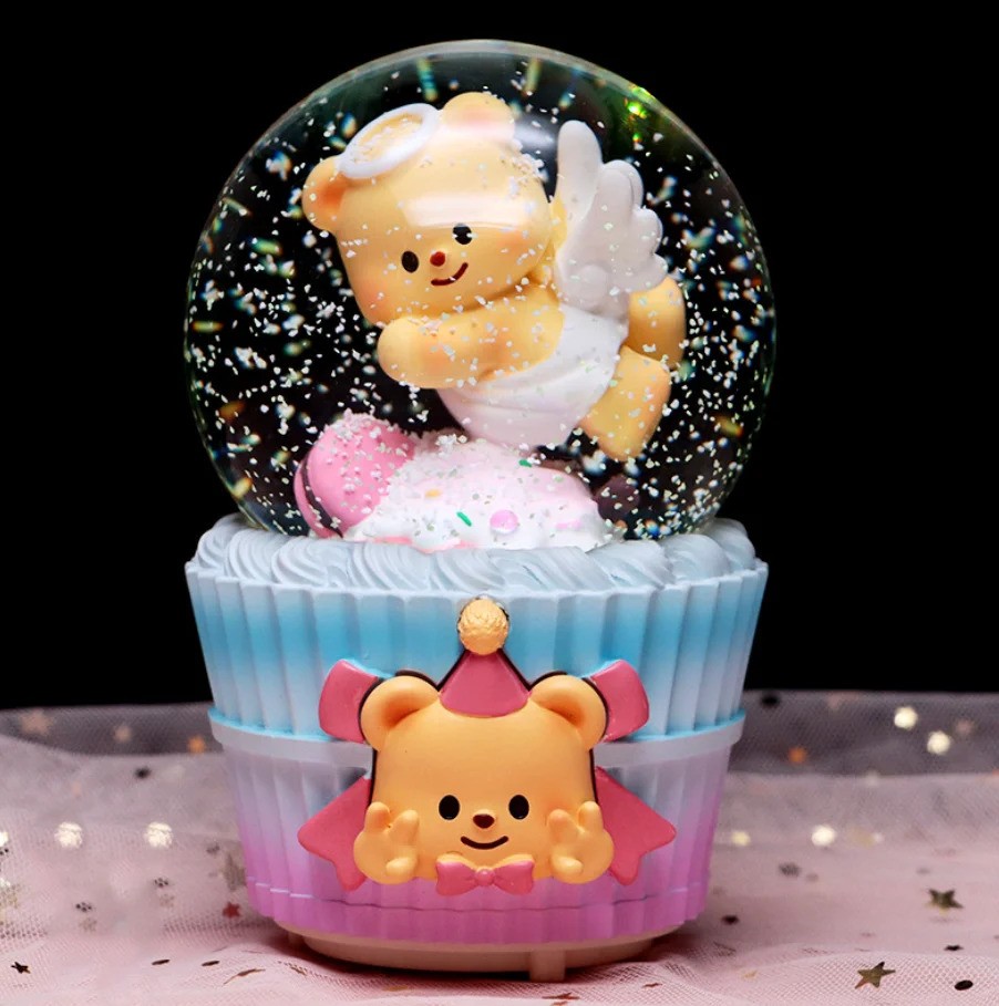 Cupcake Temalı Melek Ayıcık Temalı Işıklı Müzikli Püskürtmeli Kar Küresi