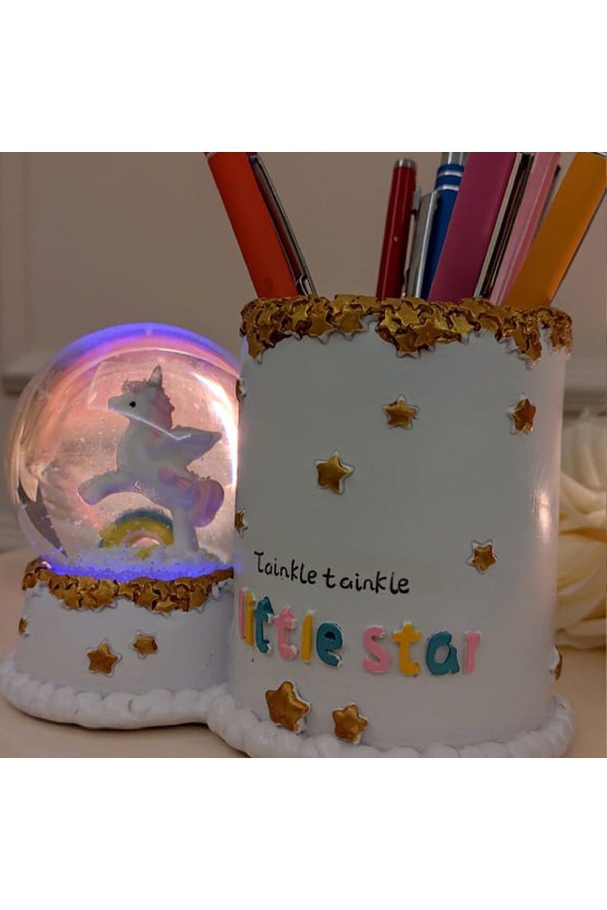 Unicorn Gökkuşağı Temalı Işıklı Cam Kar Küresi Kalemlik