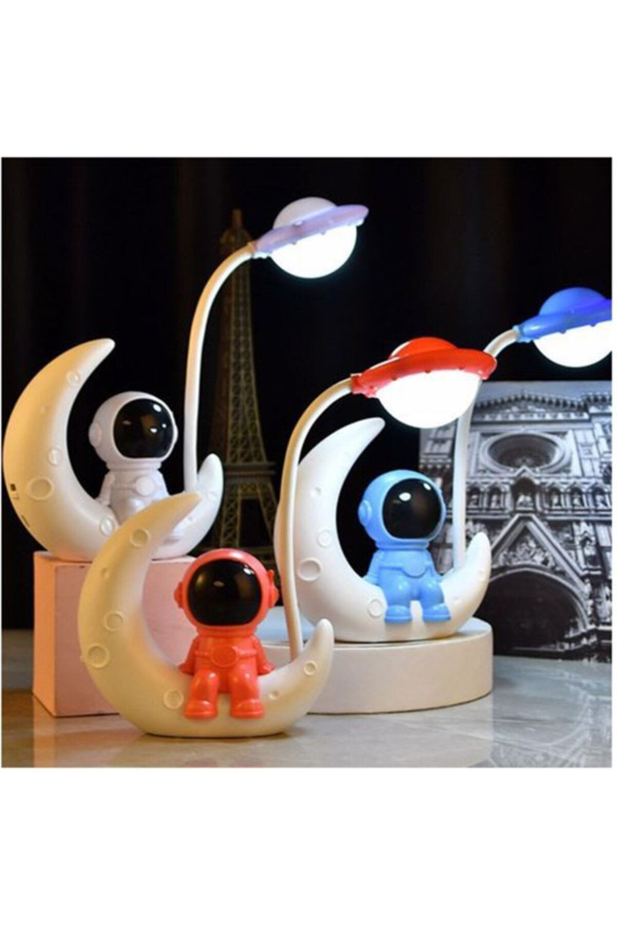 Ay Üstünde Astronot Lamba