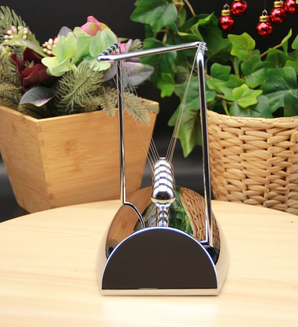 Kişiye Özel Newton Denge Topları – Masaüstü Dekor ve Stres Giderici1