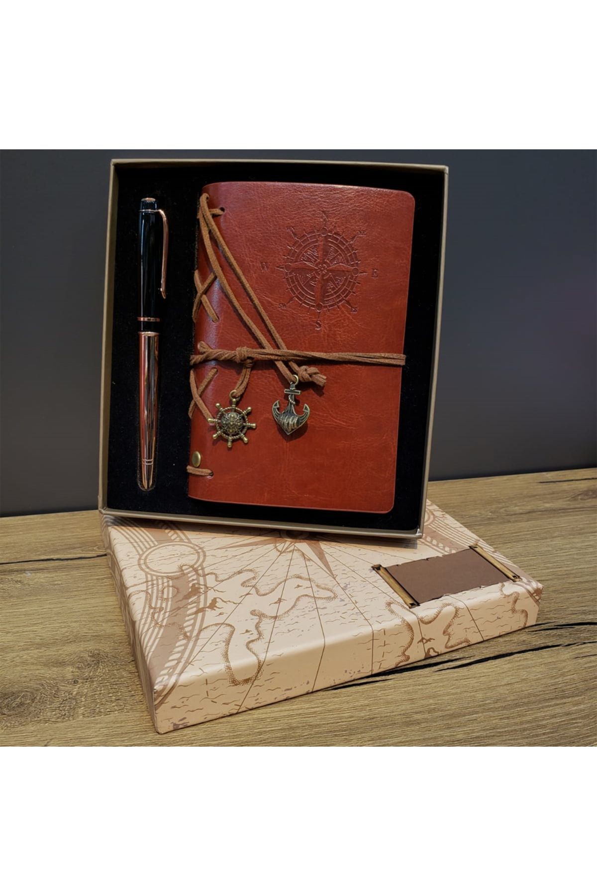 Kişiye Özel Deri Pusula Tasarımlı Defter Ve Metal Kalem Seti