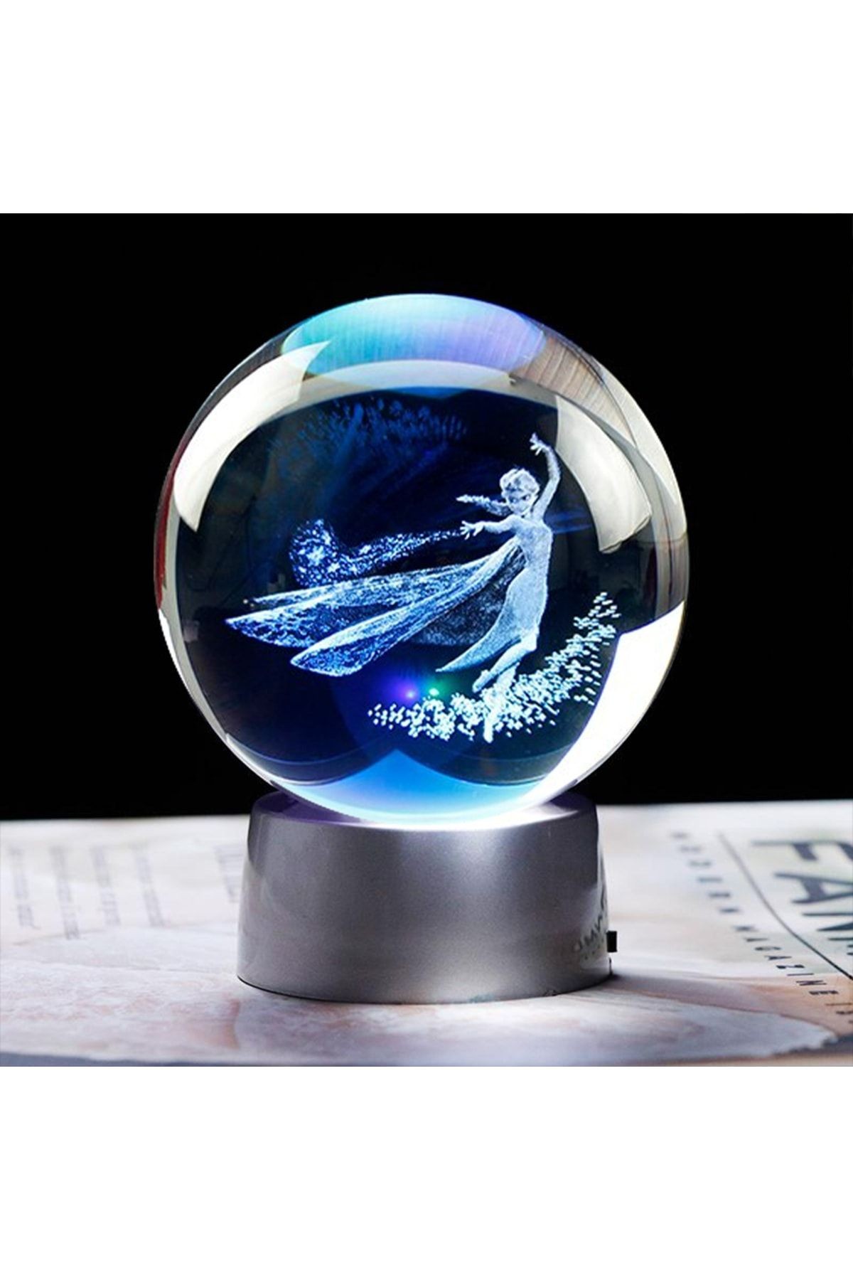 Dekoratif Renk Değiştiren Elsa Temalı Işıklı Cam Küre 8cm*6cm