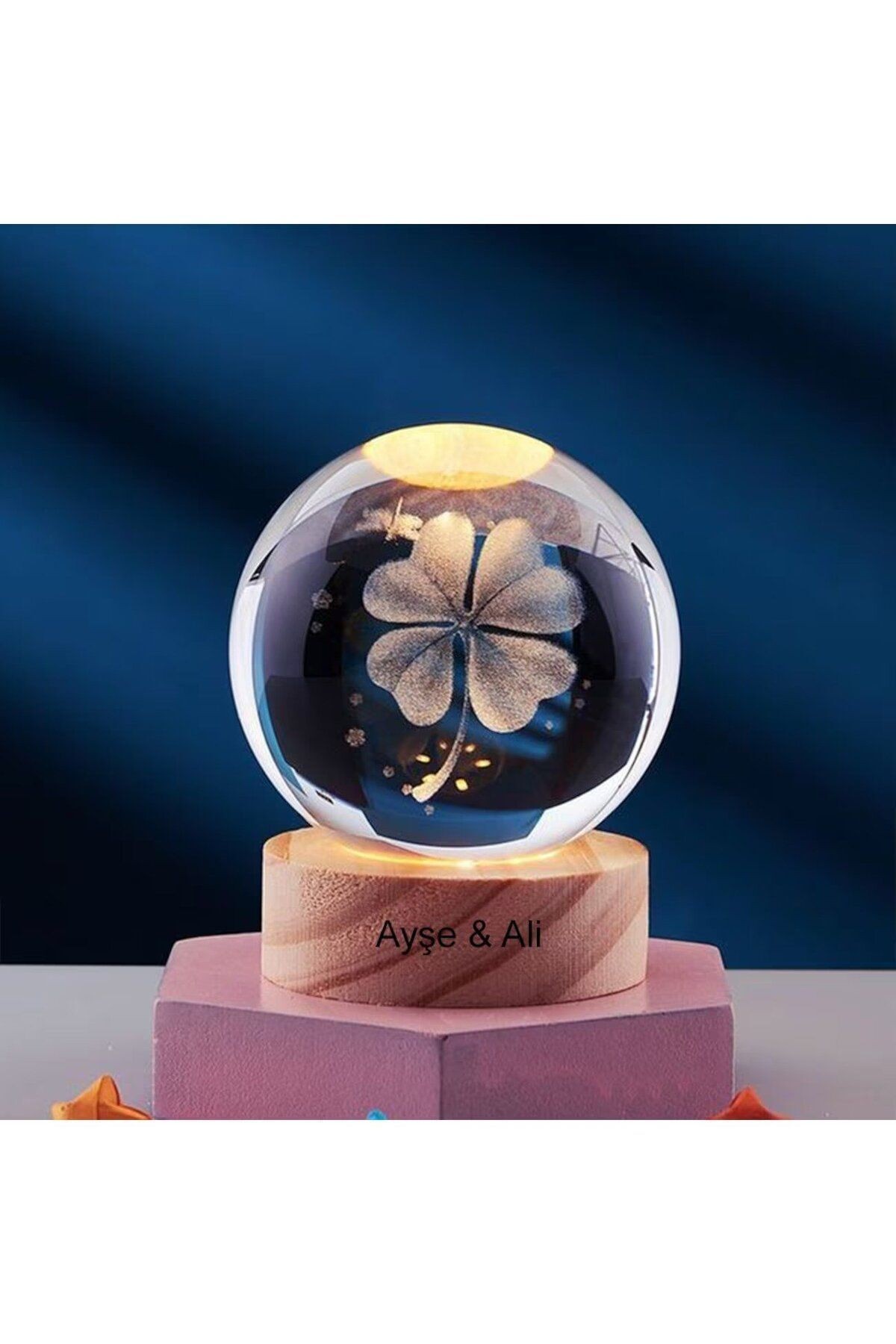 Kişiye Özel Işıklı Ahşap Kaideli Yonca Temalı Cam Küre 8cm*6cm
