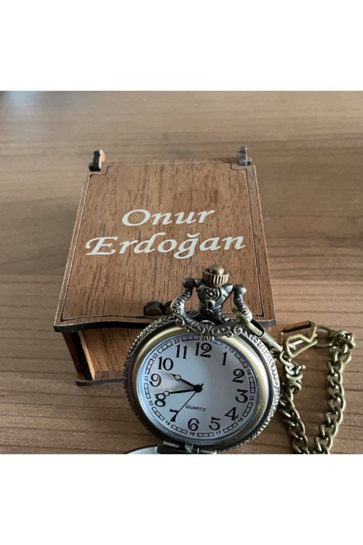 Kişiye Özel Retro Alice Harikalar Diyarında Kabartmalı Quartz Köstekli Kolye Saat