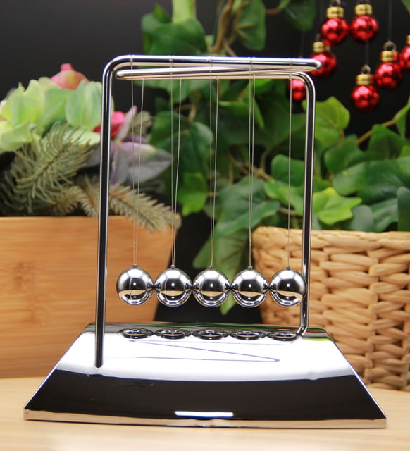 Kişiye Özel Newton Denge Topları – Masaüstü Dekor ve Stres Giderici1