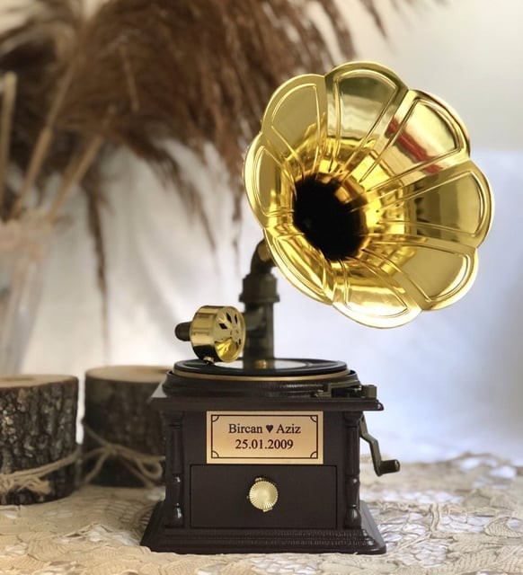 Sevgiliye Hediye İsim Yazılı Nostaljik Müzik Kutusu Gramofon