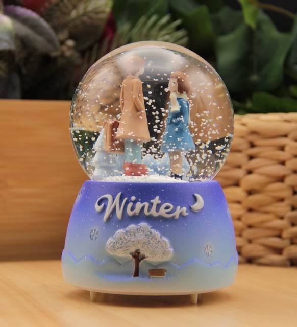 Kişiye Özel Winter Orta Boy Işıklı Müzikli Kar Küre
