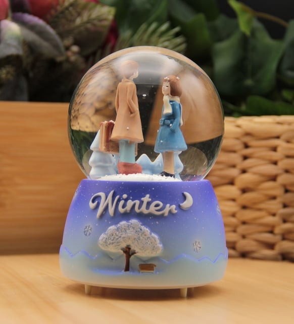 Kişiye Özel Winter Orta Boy Işıklı Müzikli Kar Küre
