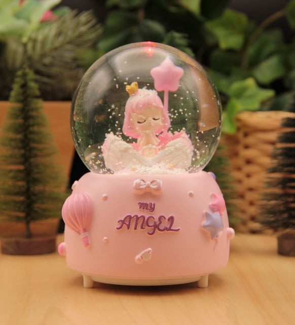 My Angel Temalı Büyük Boy Püskürtmeli Işıklı ve Müzikli Kar Küresi