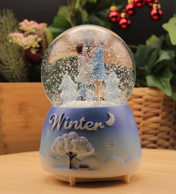 Kişiye Özel Winter Orta Boy Işıklı Müzikli Kar Küre