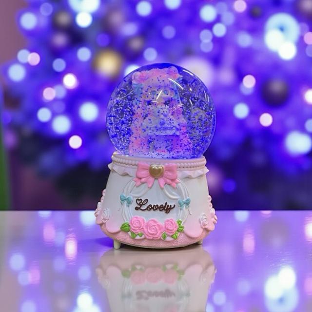 Sevimli Kız Büyük Boy Püskürtmeli Müzikli Işıklı Kar Küresi