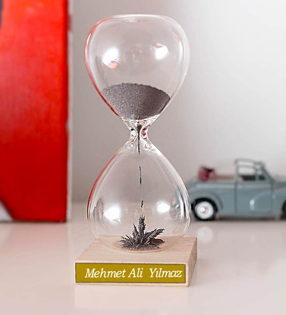 Kişiye Özel İsimli Mıknatıslı Cam Kum Saati Yeni İş Ofis Hediyesi