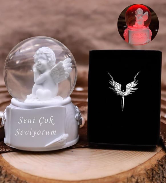 Kişiye Özel Melek Kolye & Kişiye Özel Yazılı Işıklı Melek Kar Küresi Hediye Seti