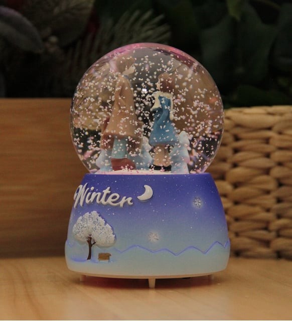Kişiye Özel Winter Orta Boy Işıklı Müzikli Kar Küre