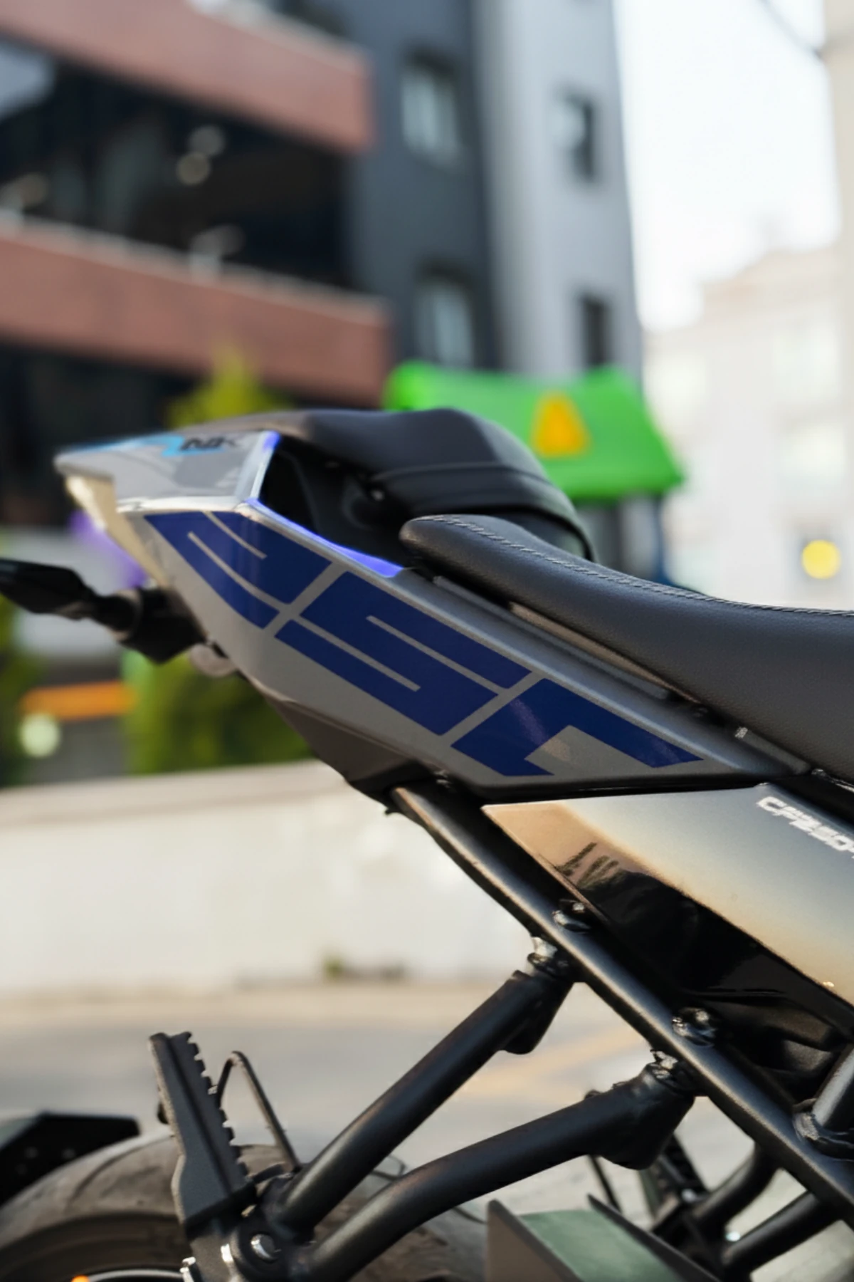 CFMOTO NK250 için Mavi Renk 250 Yazıları Sağ ve Sol (2018-2025)