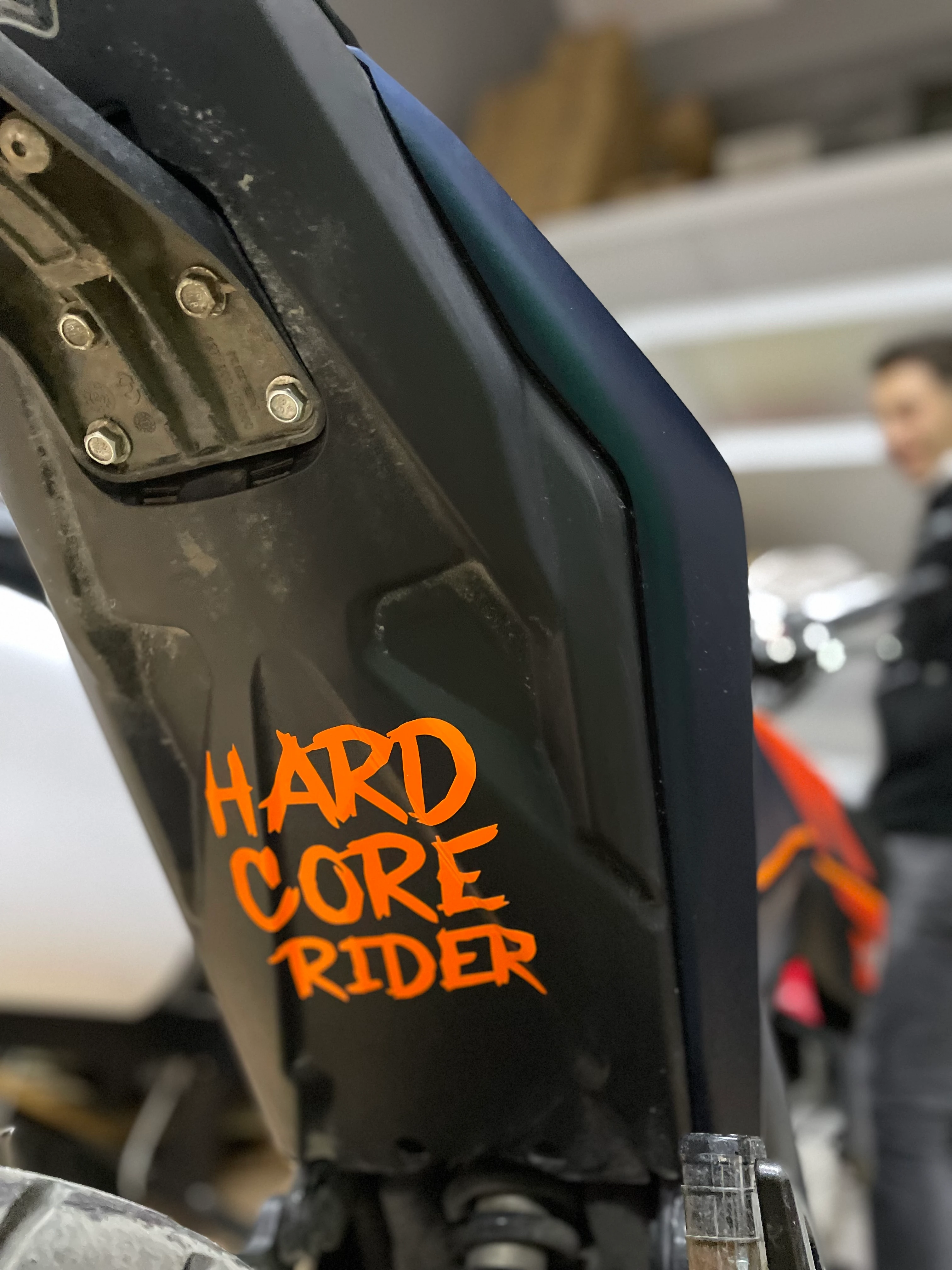 Motor Depo ve Sele altı Neon Turuncu Hardcore Rider Sticker Etiket (12CMx15CM)