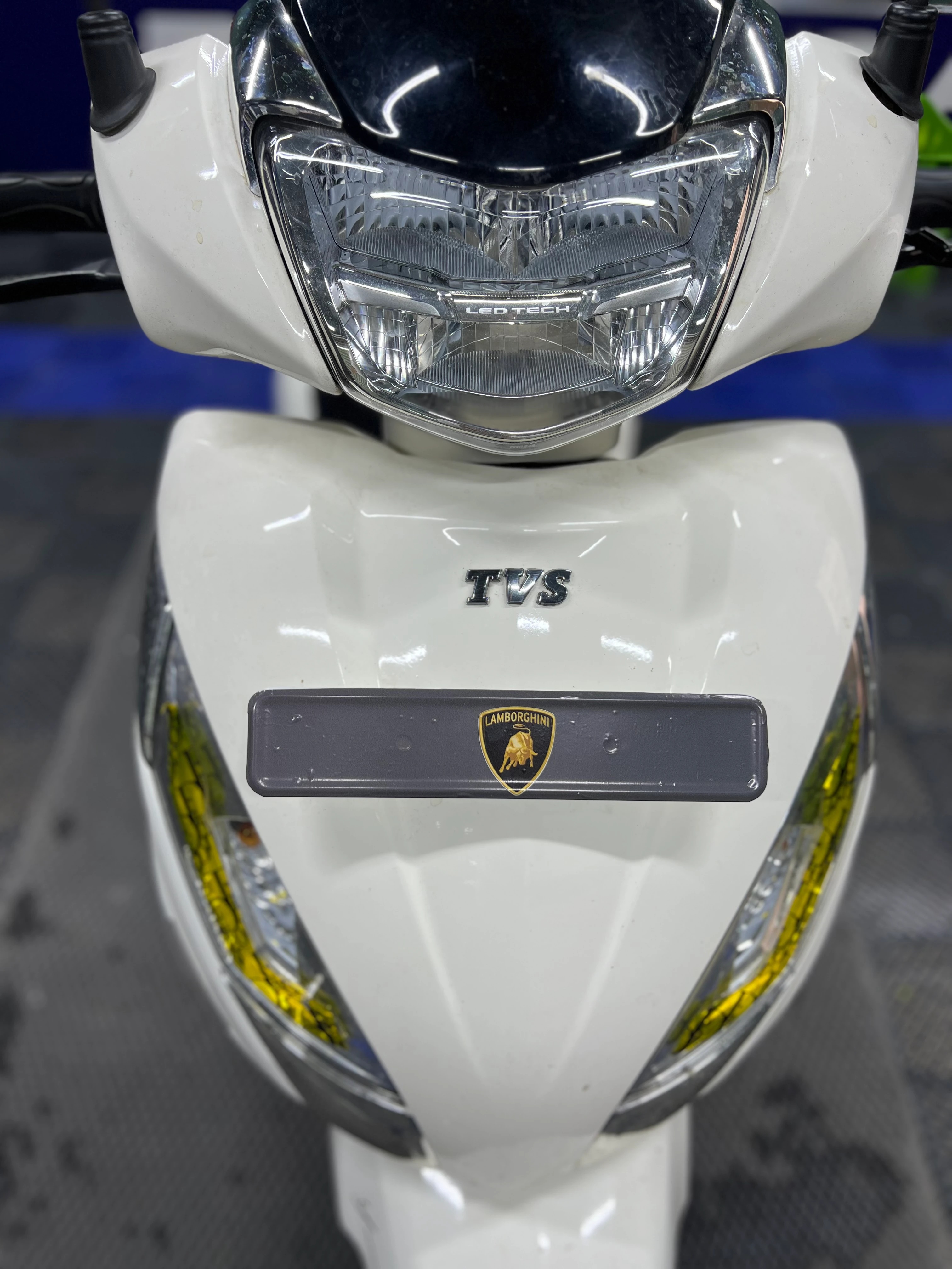 TVS Jupiter 125 için Ön Plaka Gallardo Kaplama Sticker Etiket 