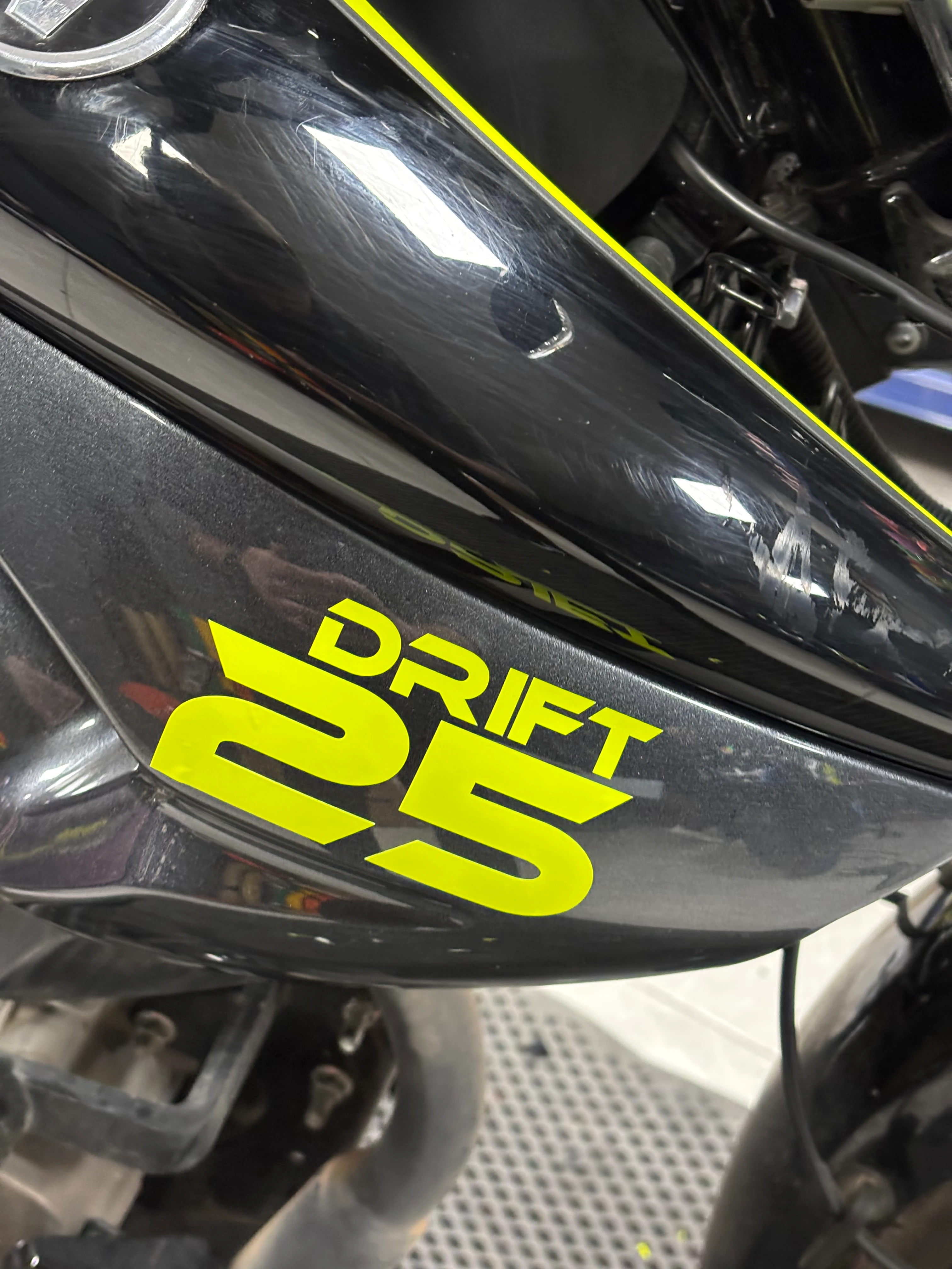 Mondial Drift-L için Neon Sarı Drift-25 Sticker Etiket (Sağ ve Sol)