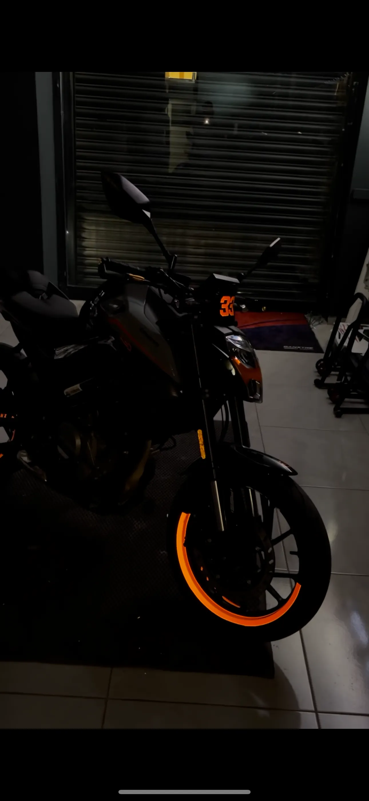 Motosiklet Jantı için 17 Inch Jantlara Uyumlu Reflektörlü Turuncu Yarım Jant Şeridi (4 Parça)