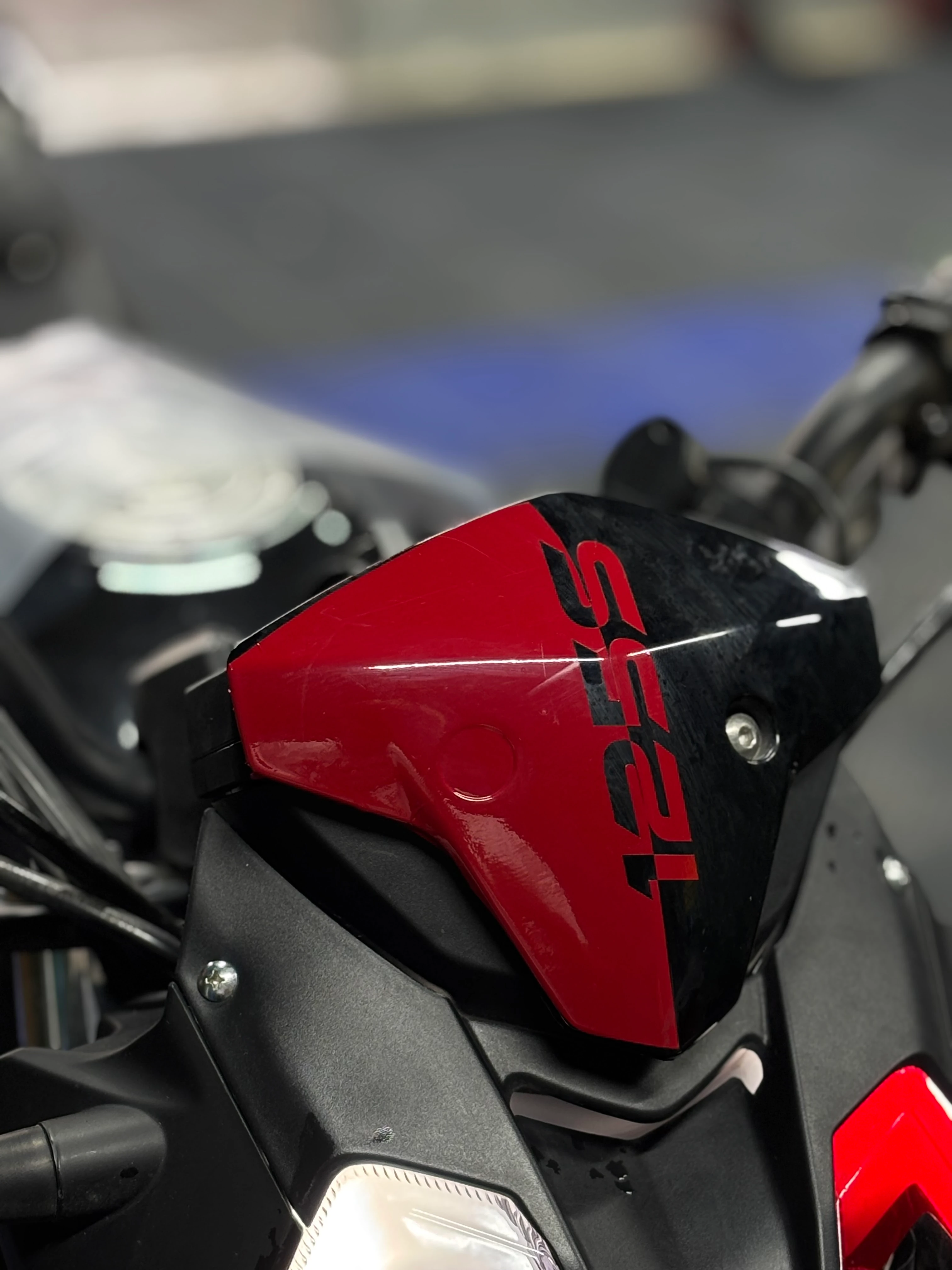 Benelli 125S ve RKS RK 125S için Uyumlu Kırmızı 125s Kafa Sticker 