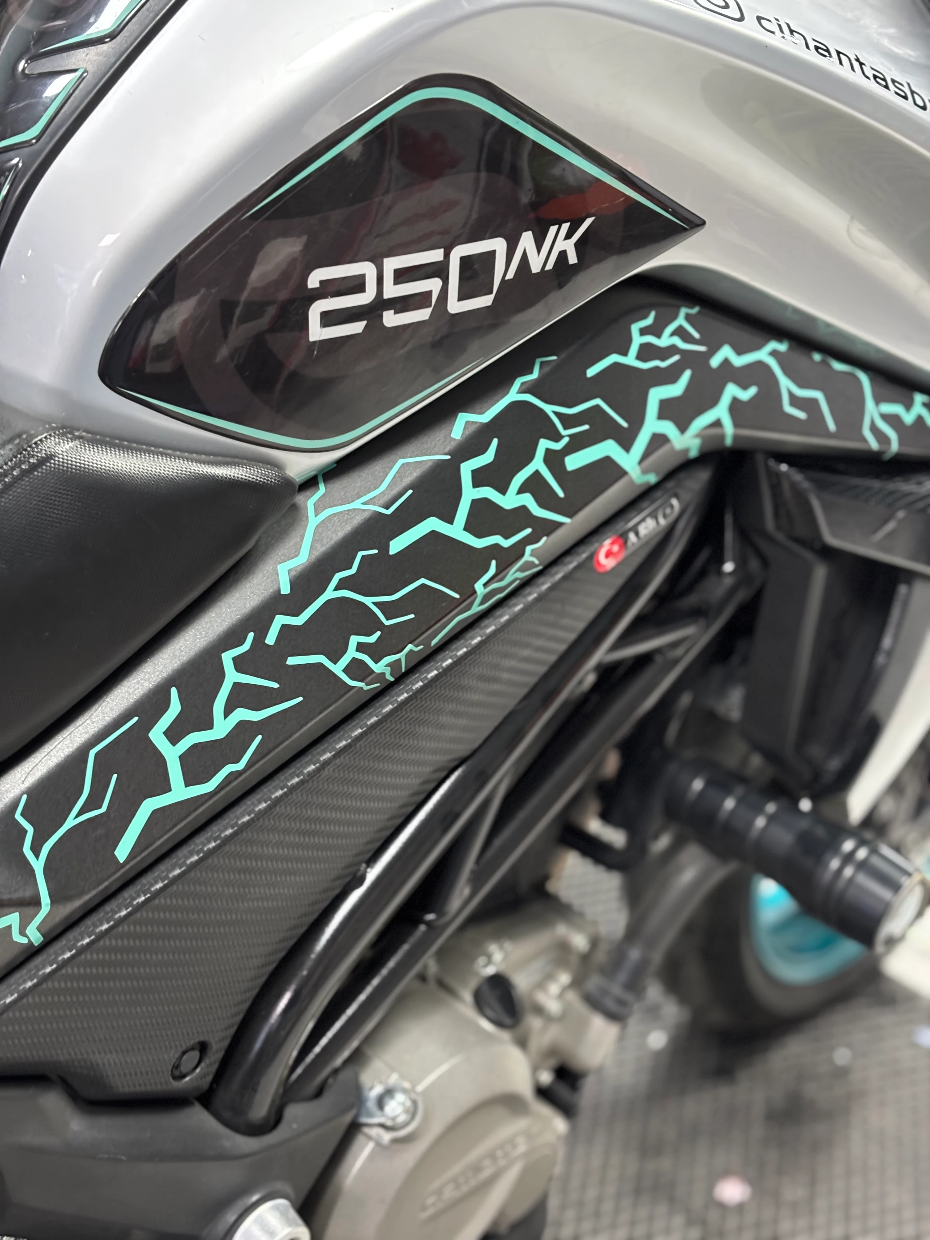 Motosiklet ve Kask için Nane Yeşili Yıldırım Sticker Etiket (16 Parça )