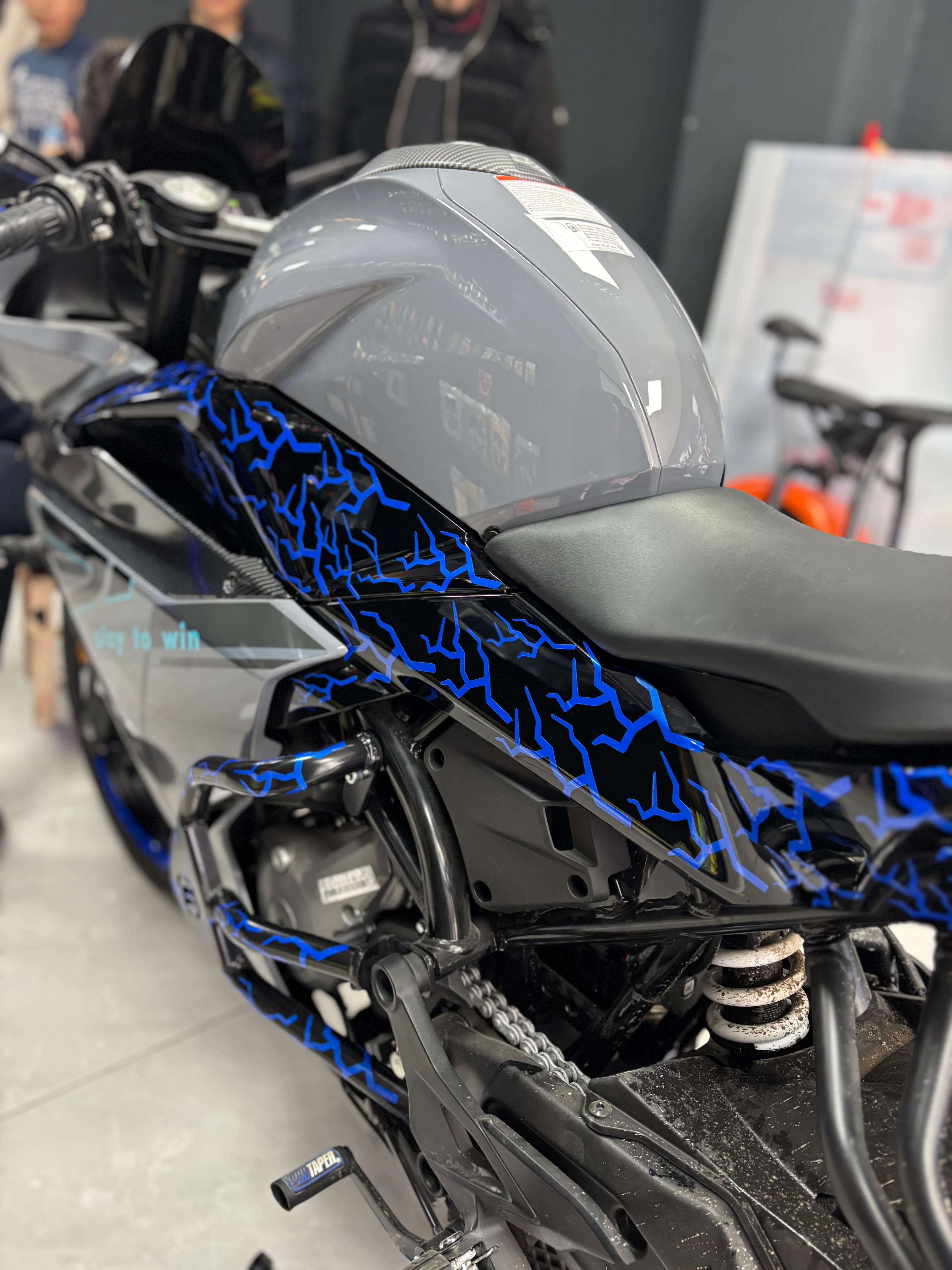 Motosiklet ve Kask için Koyu Mavi Renk 32 Parça Sticker Seti 