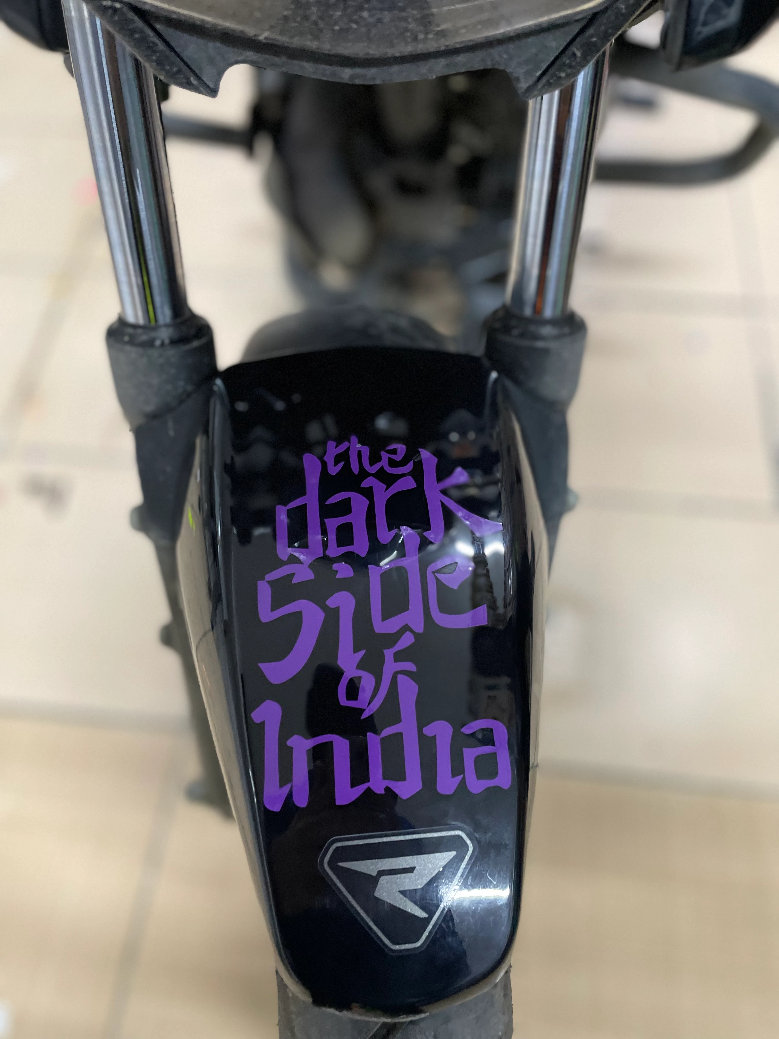 Hindistan Grubu Motosikletler için The Dark Side of İndia Sticker 