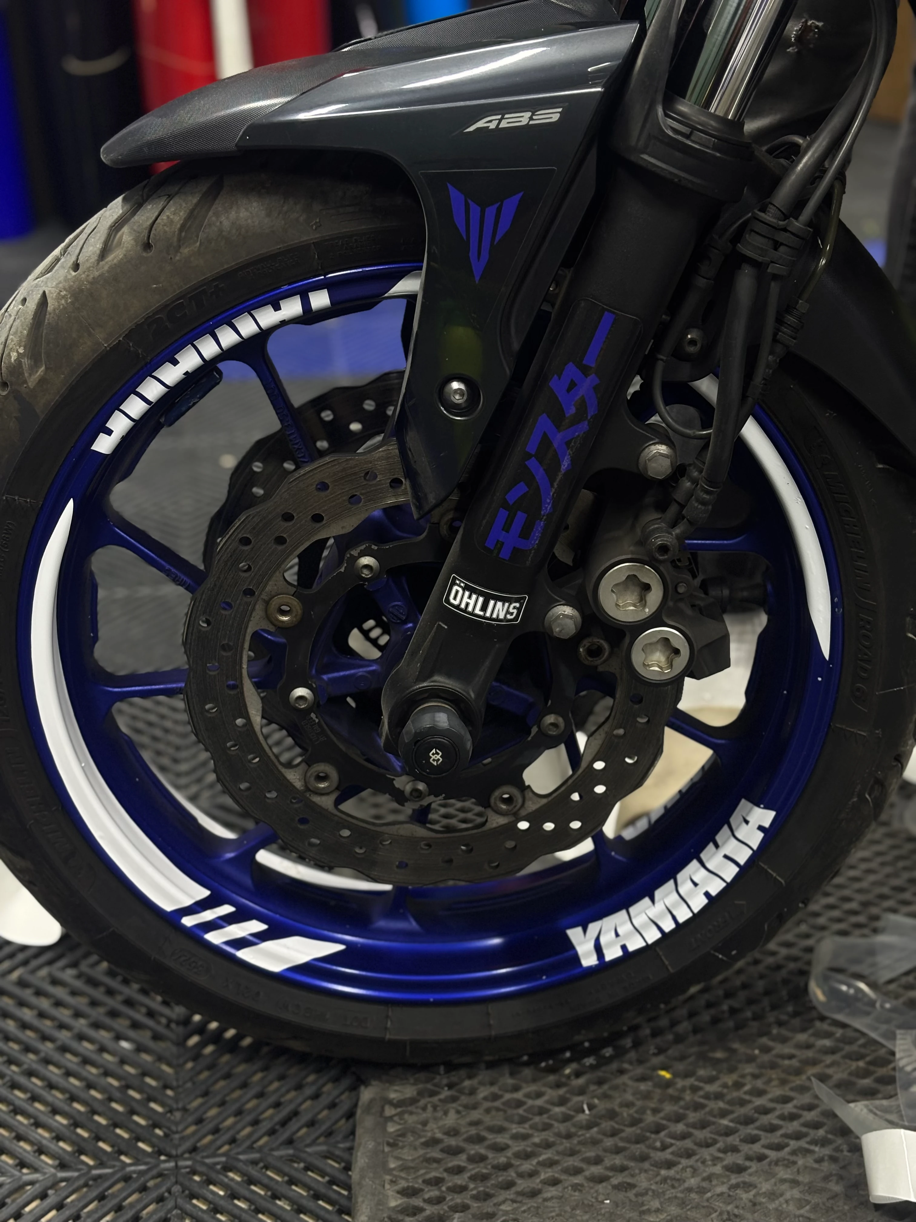 Yamaha Motosiklet Grubu için Beyaz Renk Jant Şeridi Sticker Seti (16 Parça)