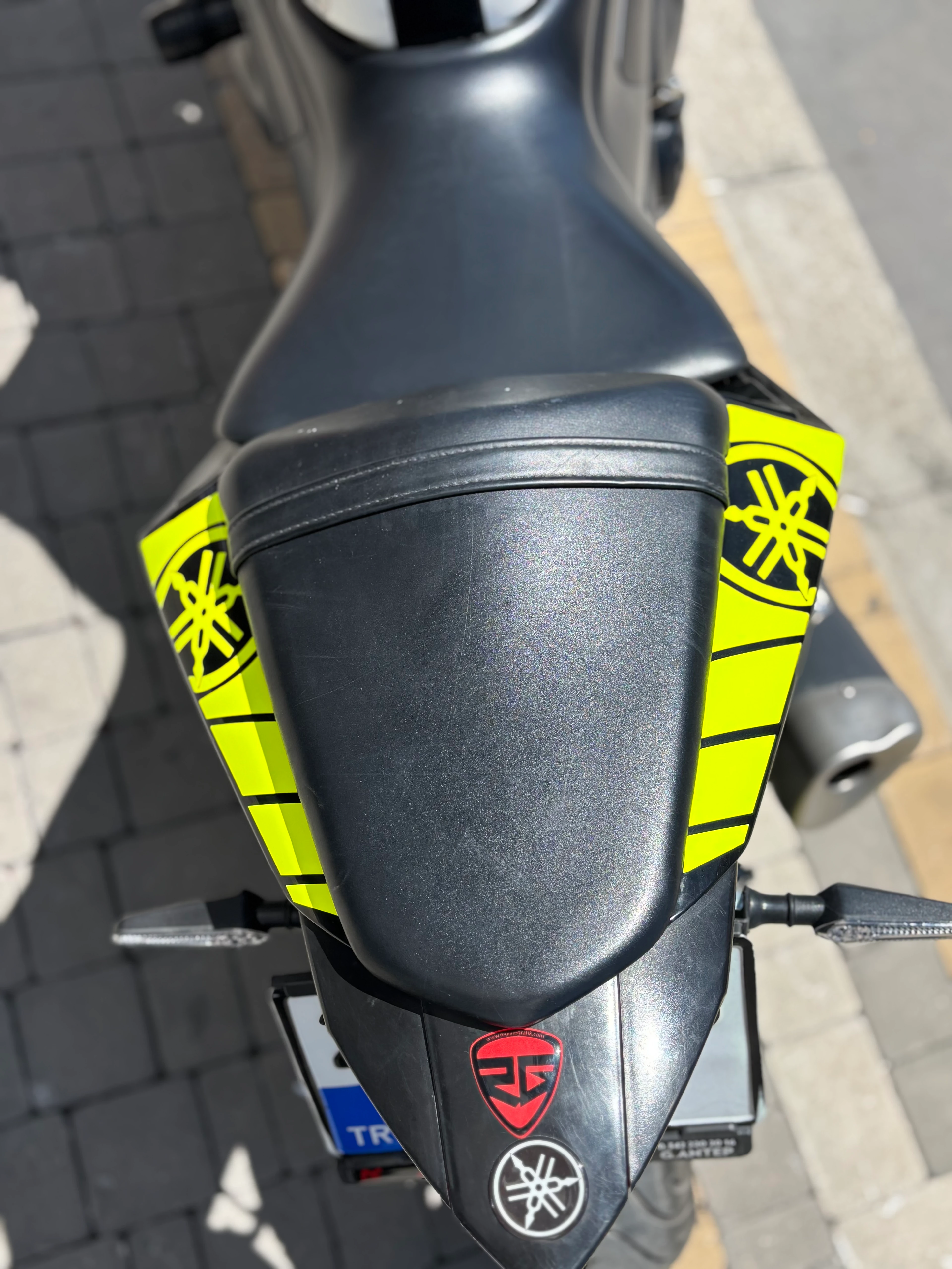 Yamaha Motor Grubu için Neon Sarı Kuyruk Sticker Etiket Seti (Sağ ve Sol)