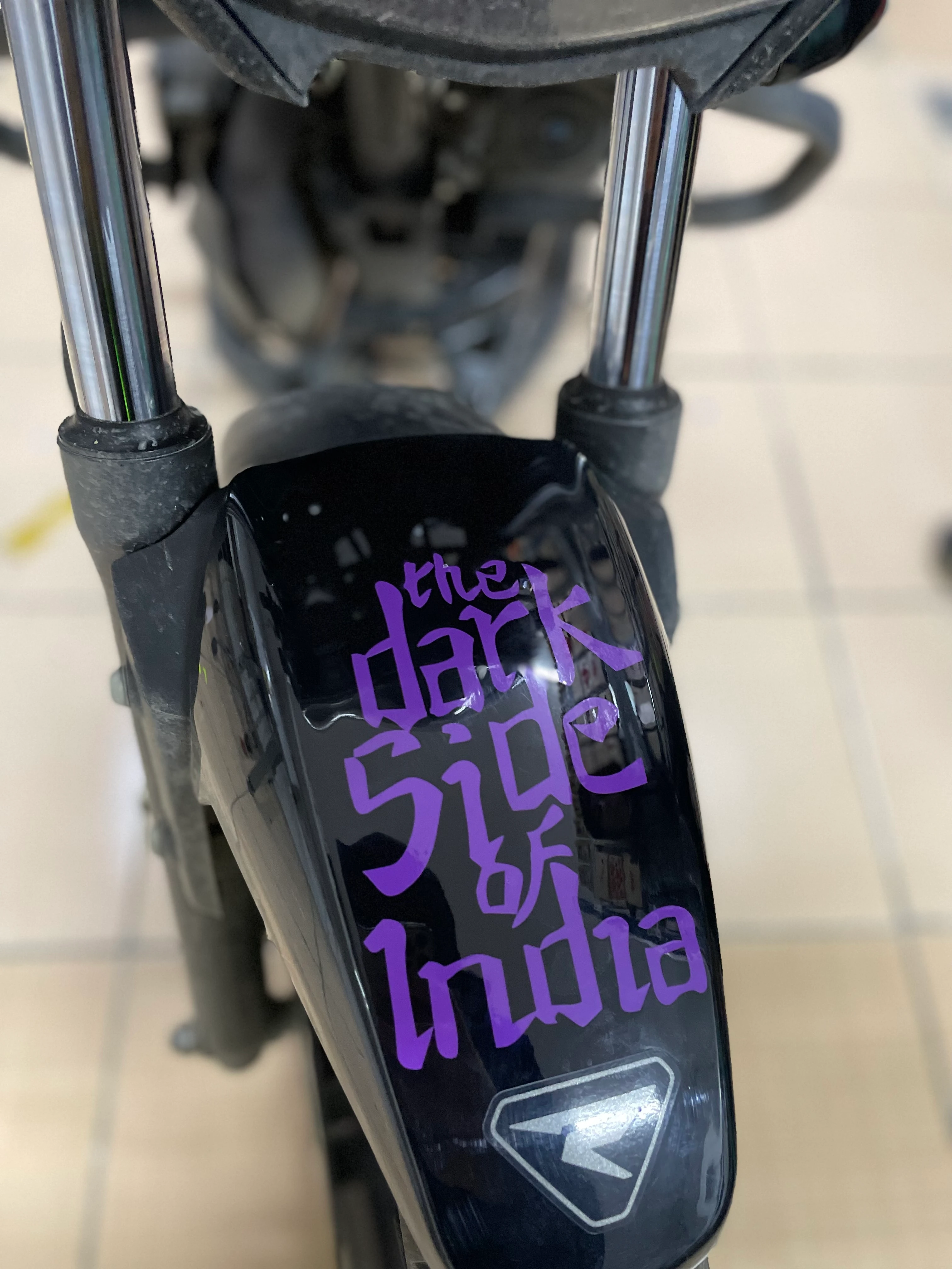 Hindistan Grubu Motosikletler için The Dark Side of İndia Sticker 