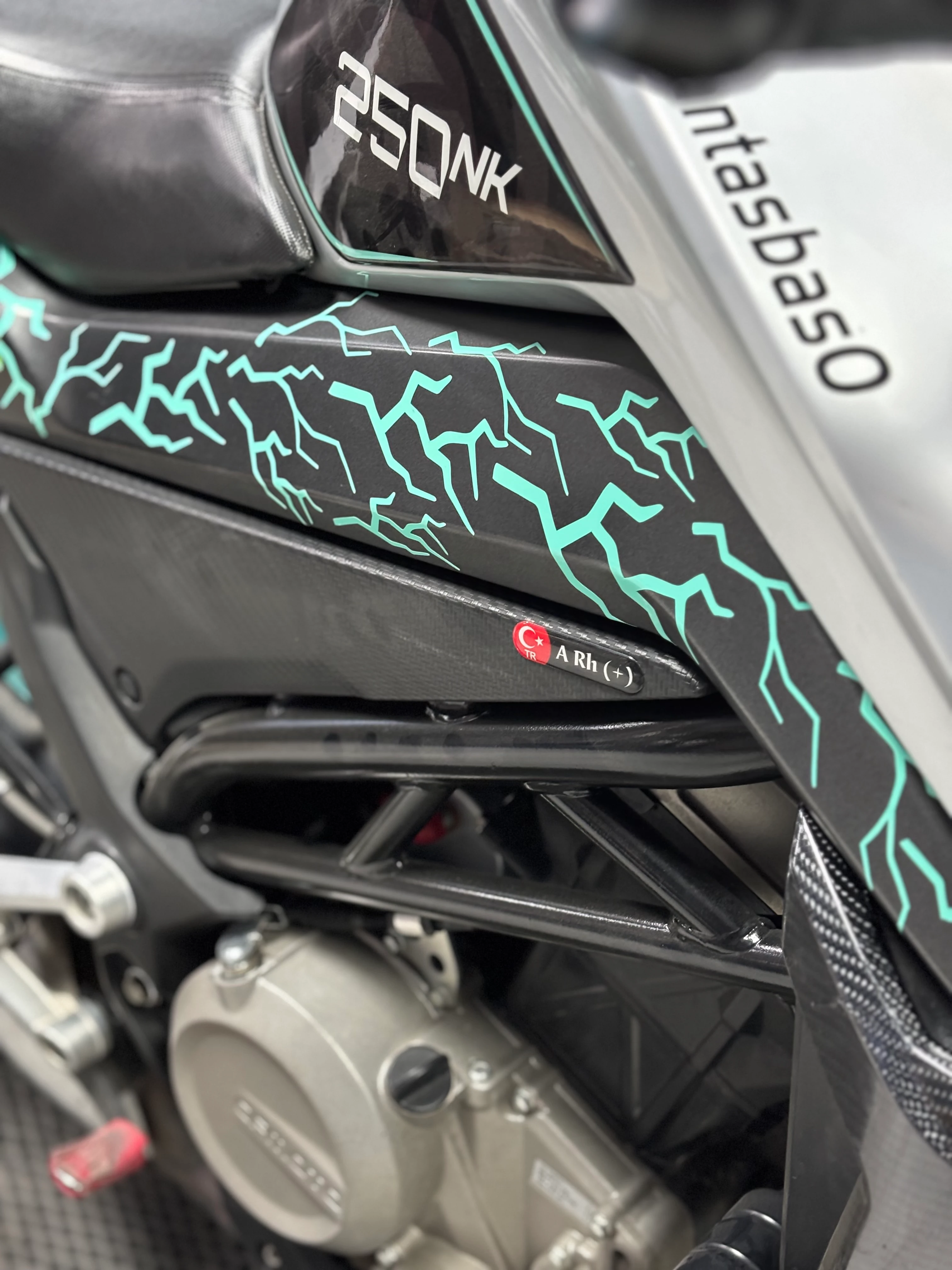 Motosiklet ve Kask için Nane Yeşili Yıldırım Sticker Etiket (16 Parça )