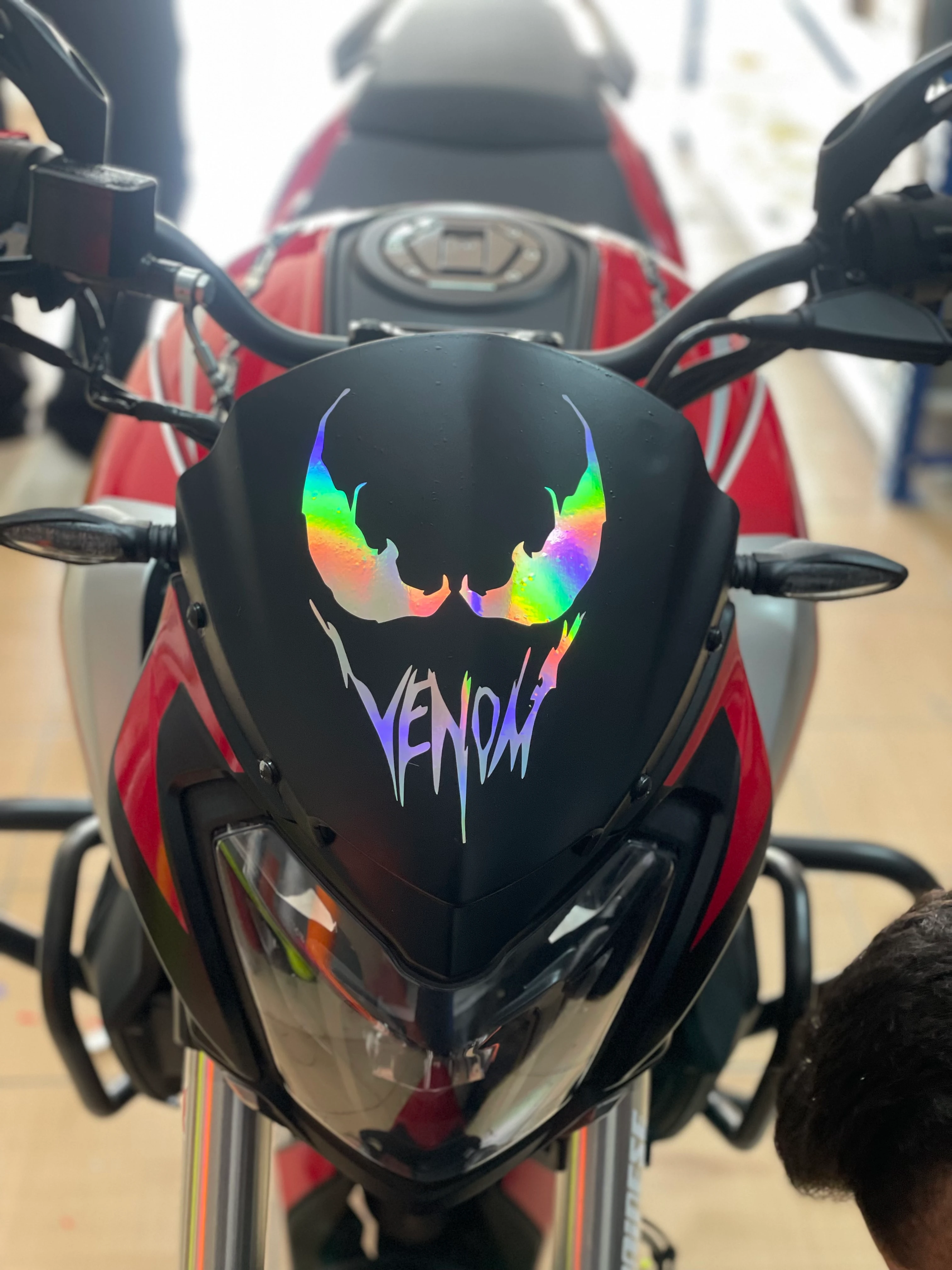 Motosiklet için Hologramlı Venom Sticker (20CMx14CM)