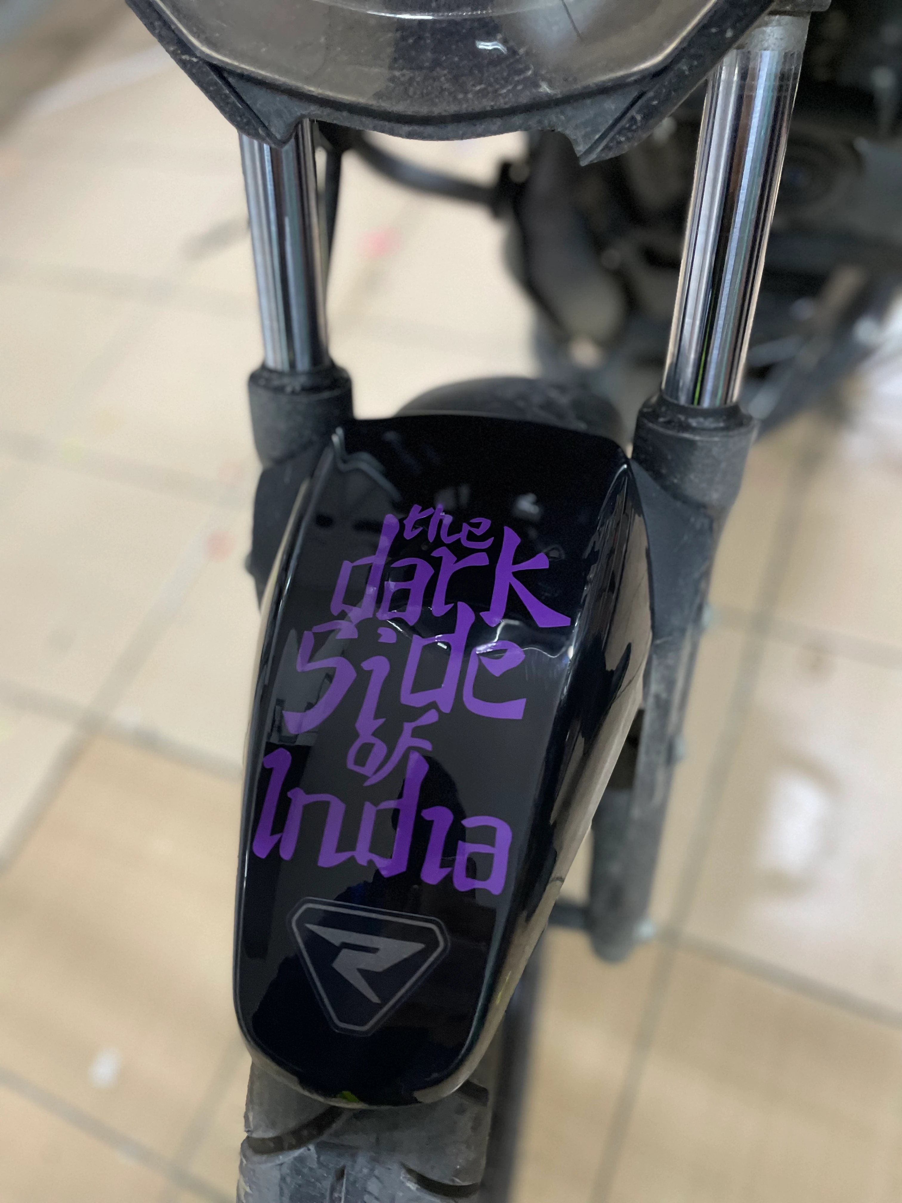 Hindistan Grubu Motosikletler için The Dark Side of İndia Sticker 