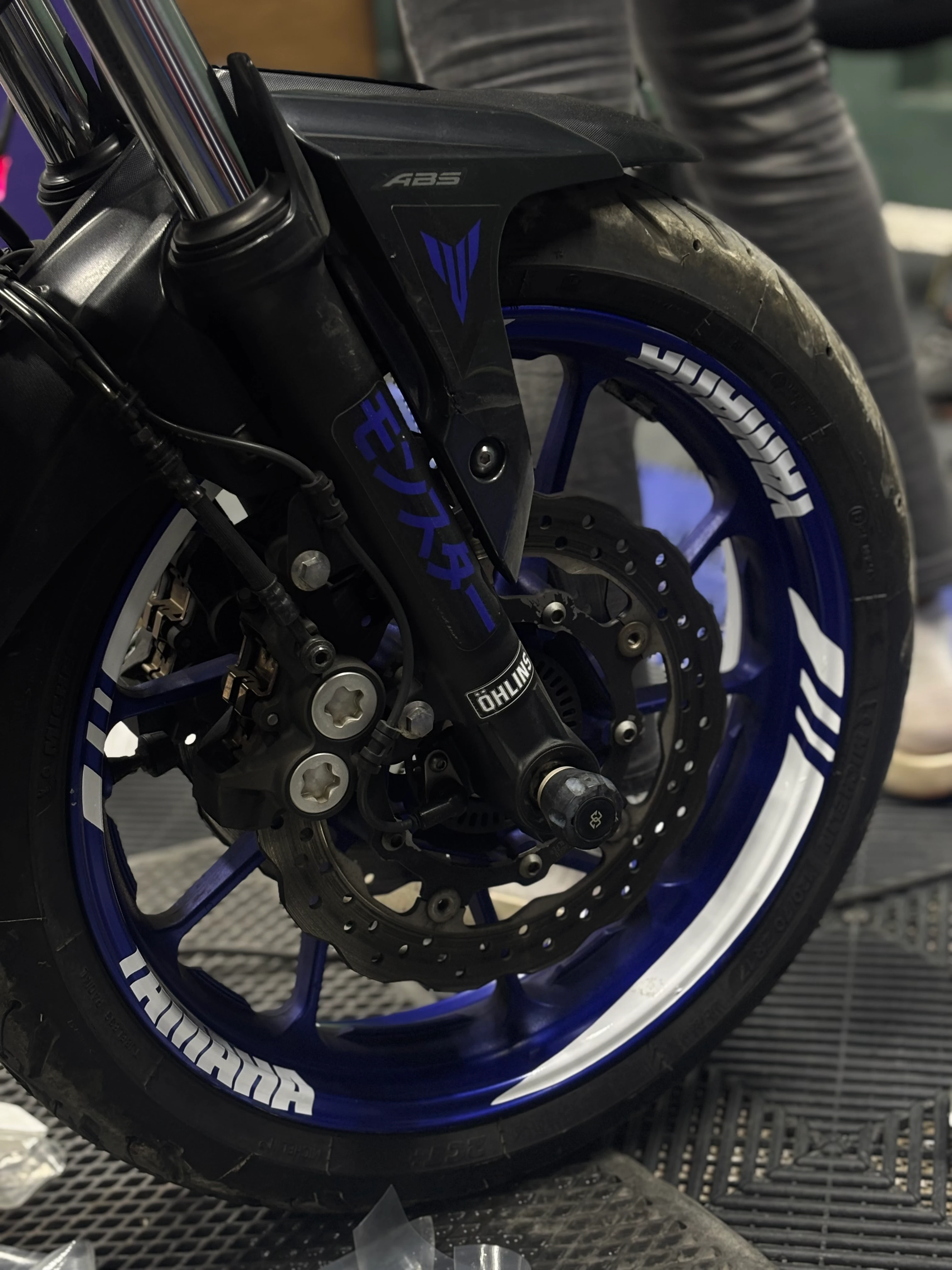 Yamaha Motosiklet Grubu için Beyaz Renk Jant Şeridi Sticker Seti (16 Parça)