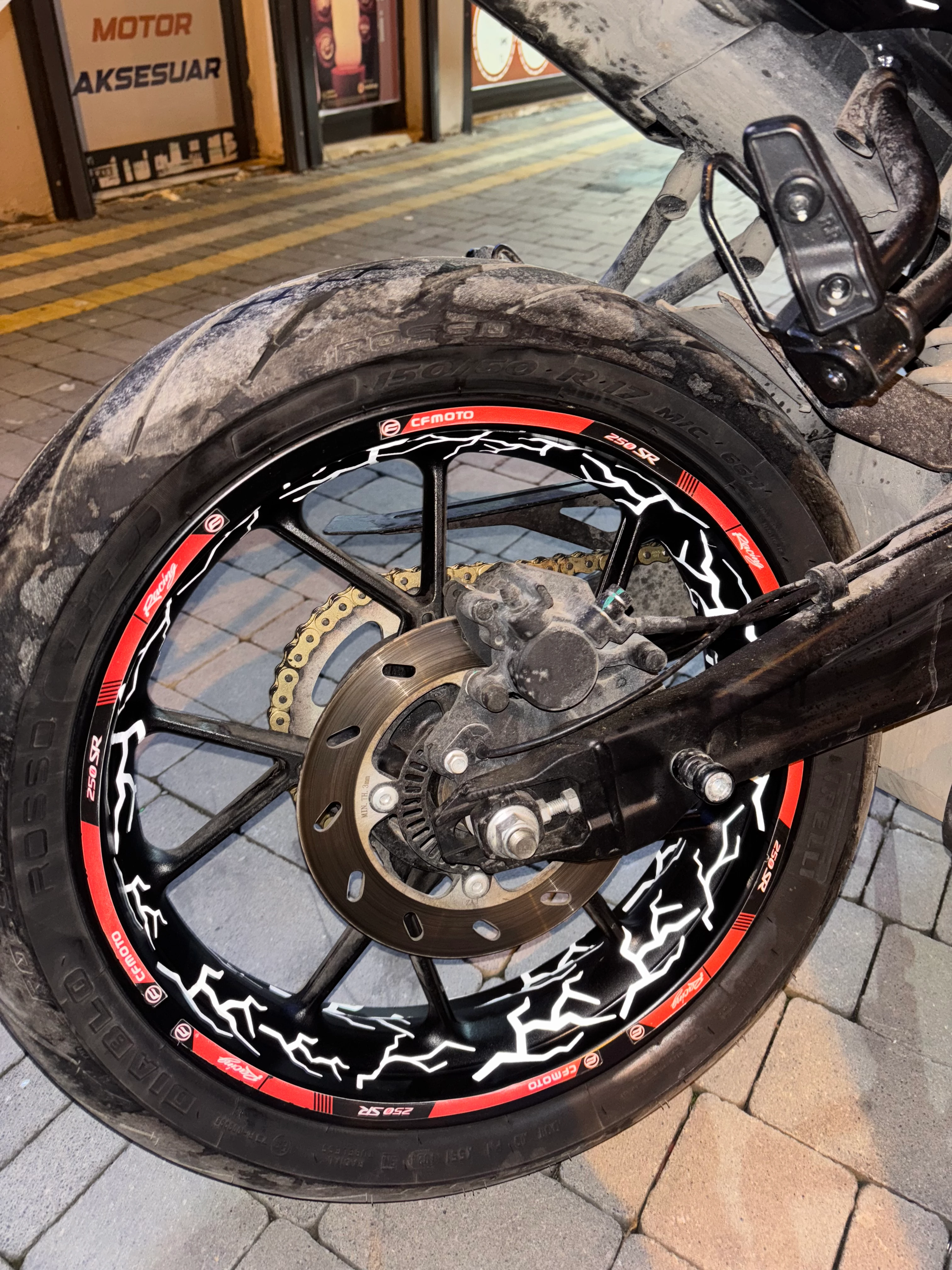 Motosiklet Jantı için Reflektörlü Beyaz Şimşek Seti (64 Parça)