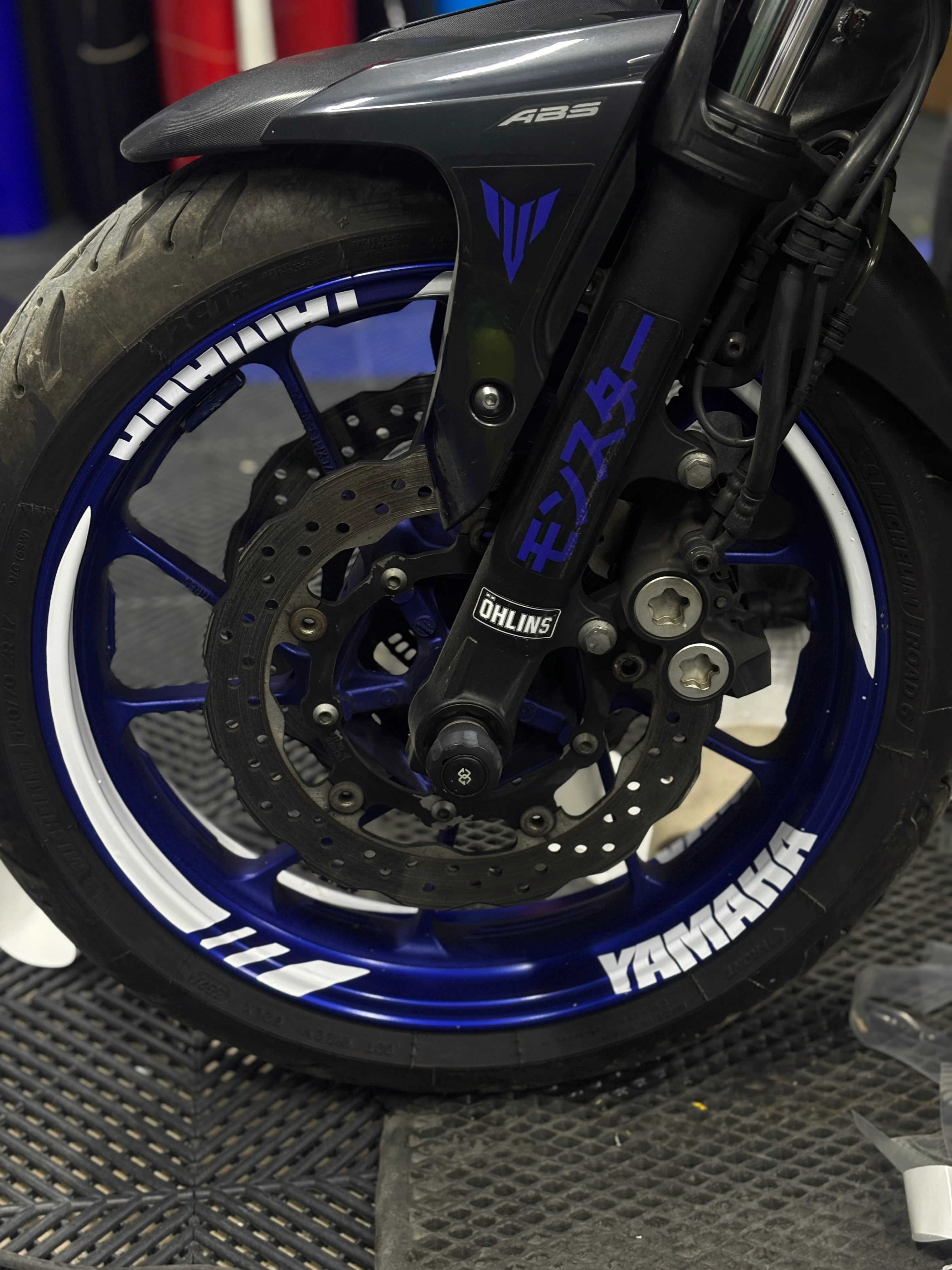 Yamaha Motosiklet Grubu için Beyaz Renk Jant Şeridi Sticker Seti (16 Parça)