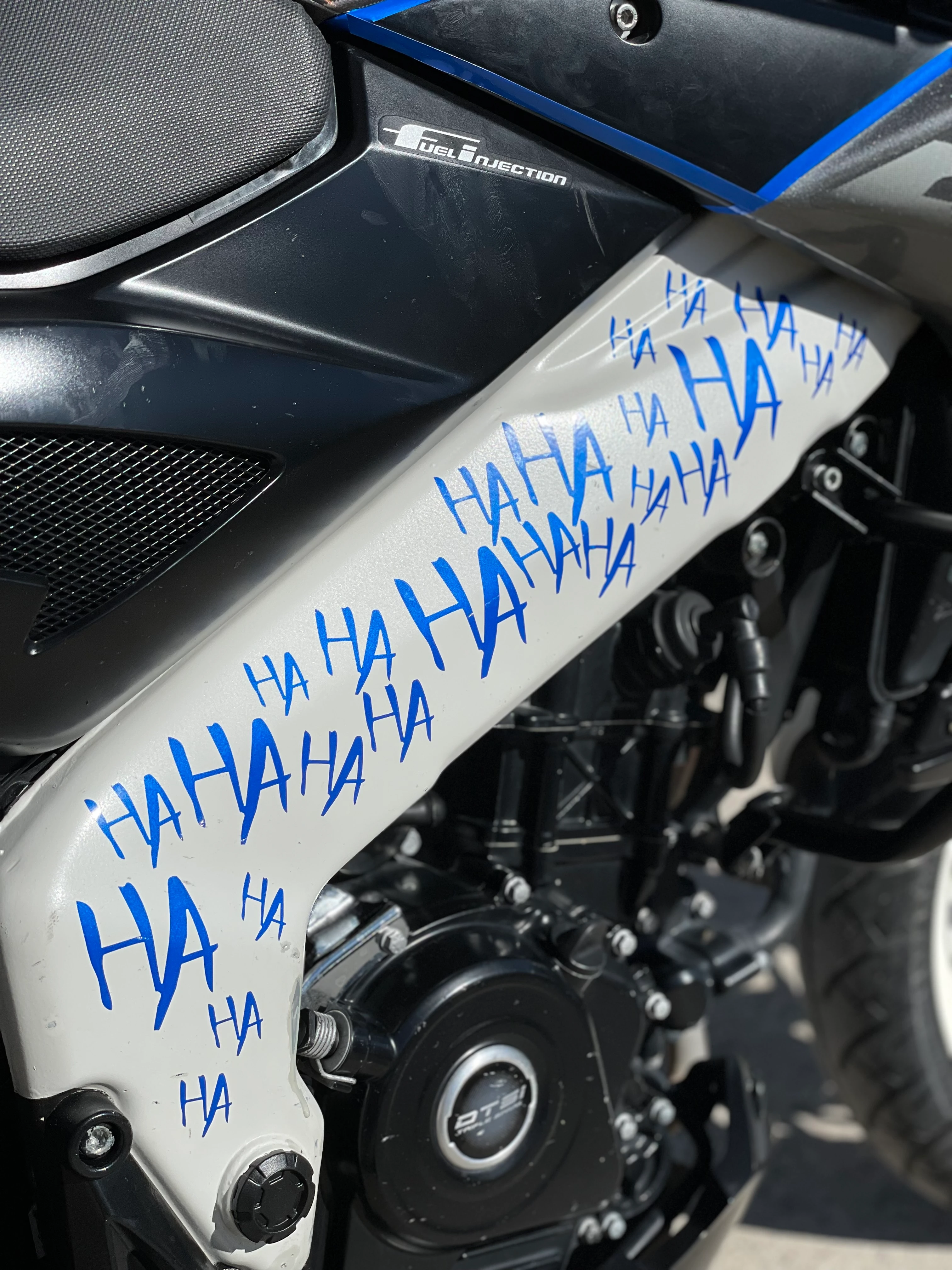 Motosiklet ve Kask için Uyumlu Mavi Hahaha Sticker Etiket (32 'li)