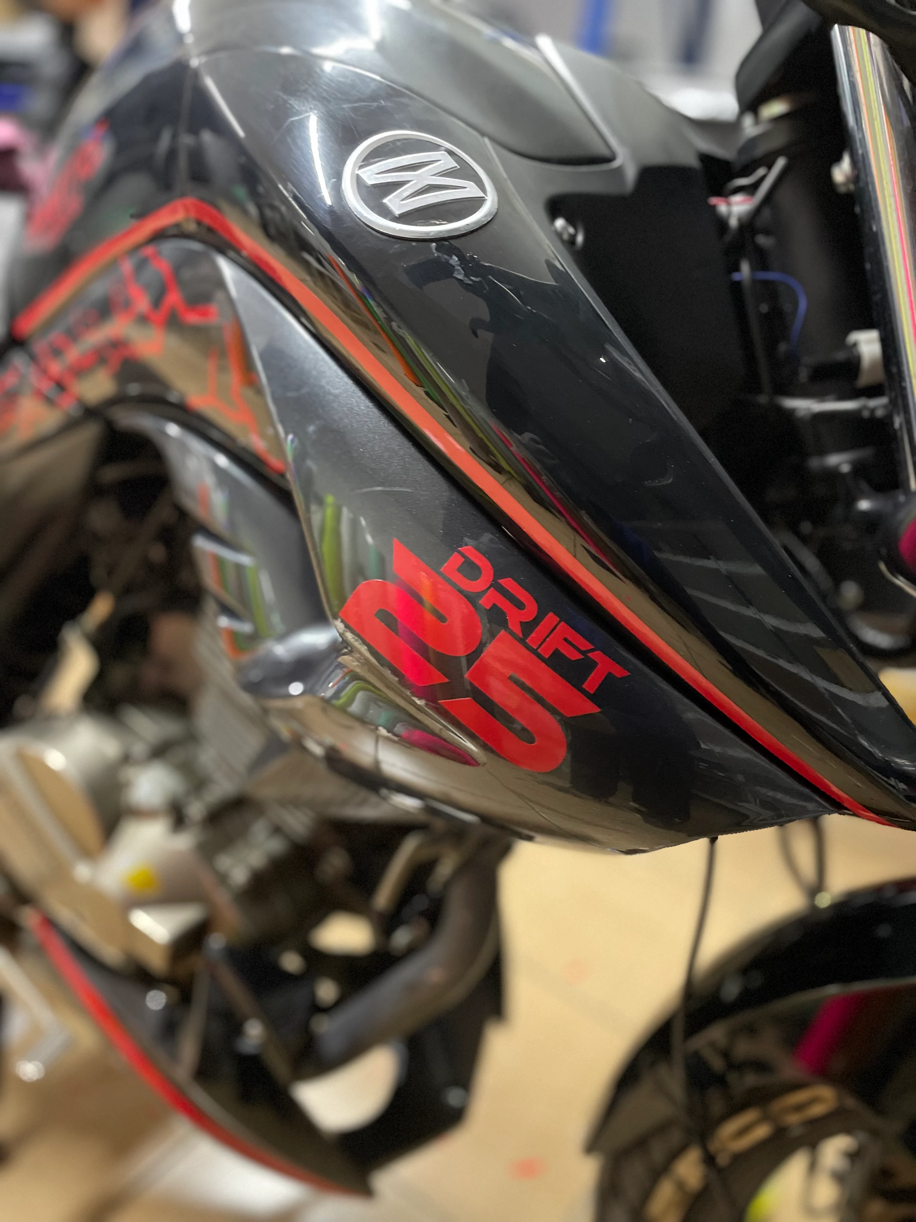 Mondial Drift-L için Kırmızı Renk Drift-25 Sticker Etiket (Sağ ve Sol)